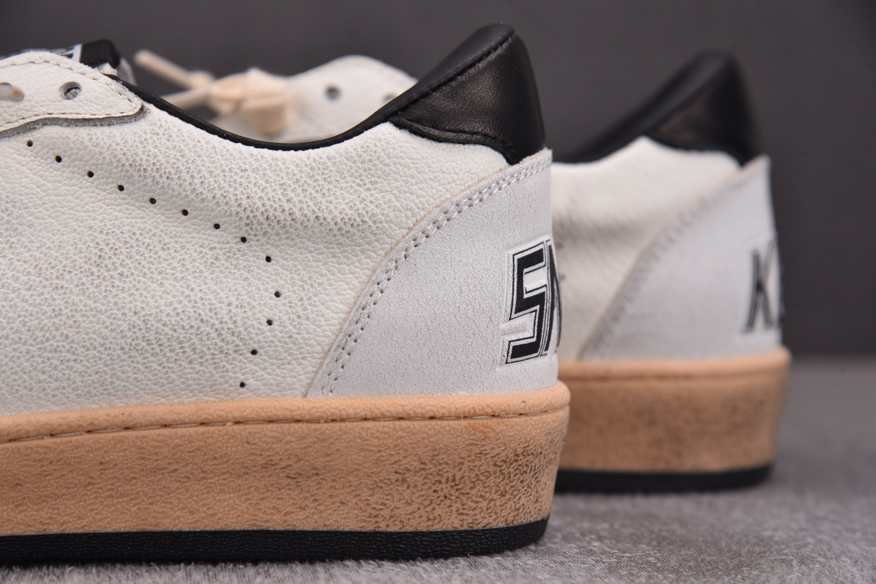Golden Goose Ball Star 白黑 #YZ022-1 36-46