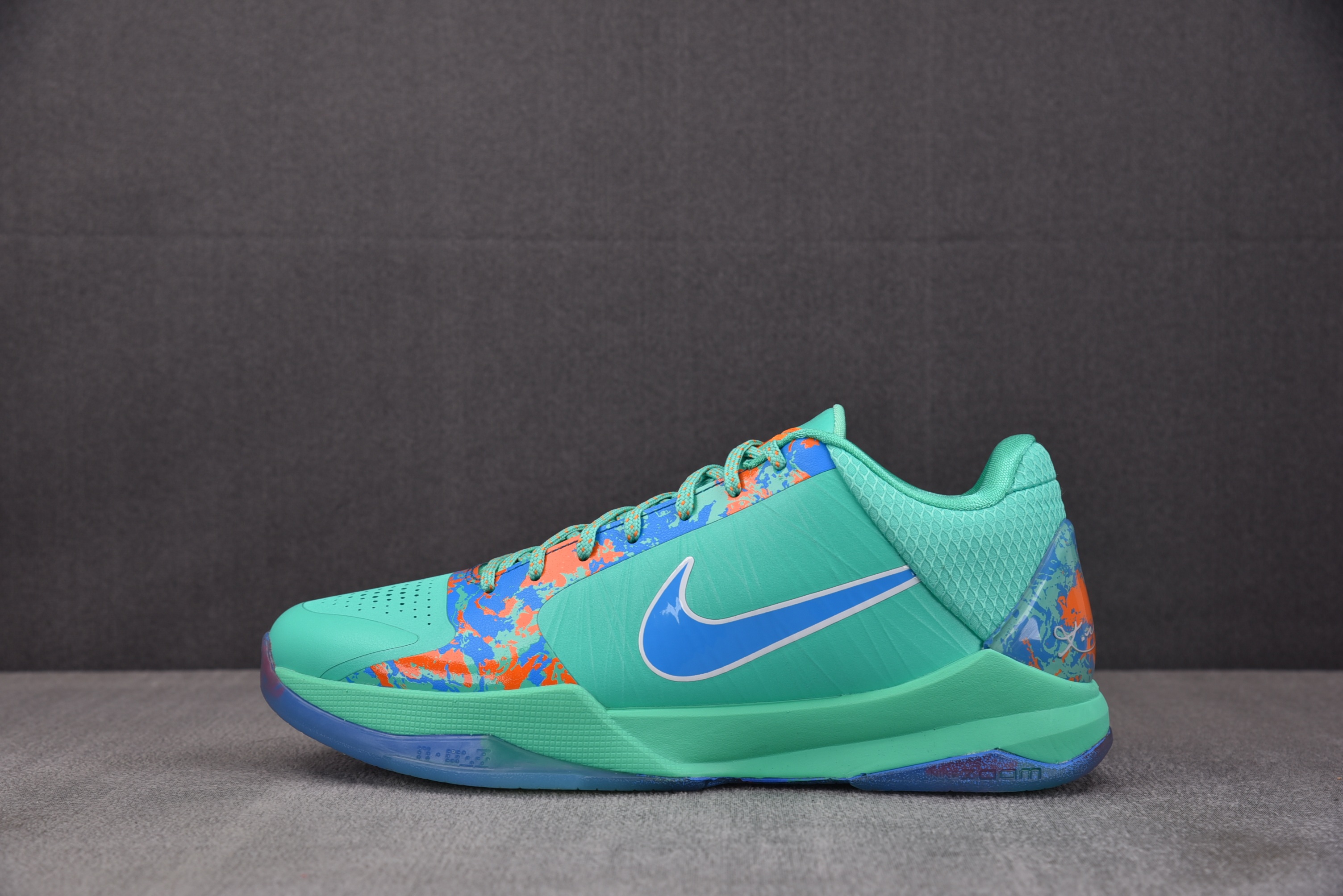 NK Kobe 5 Protro Jalen Brunson NY vs. NY PE 杰伦·布伦森 草绿 IX1200