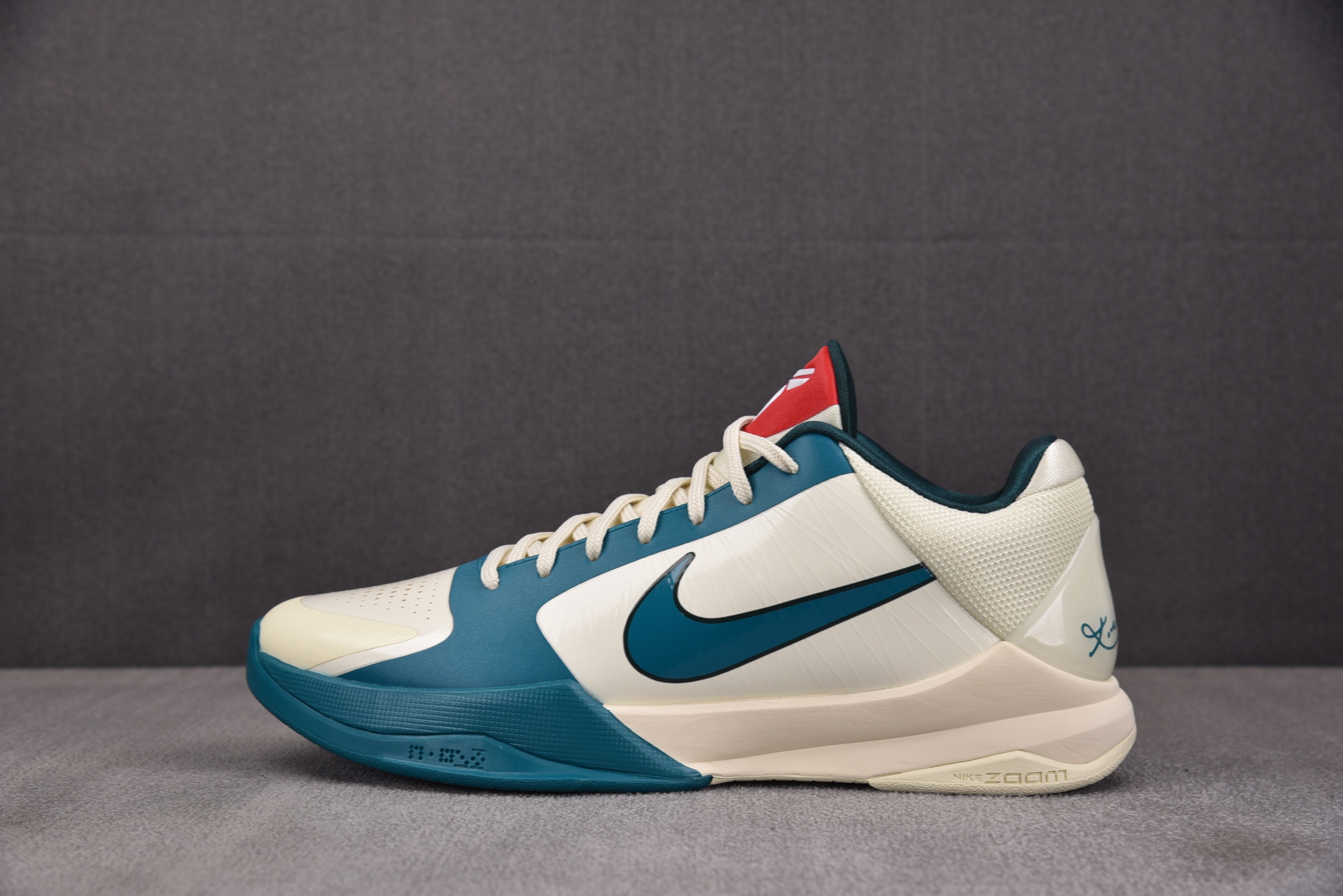 NK Kobe 5 Protro Caitlin Clark Coconut Milk Spruce 奶白蓝 IZ185