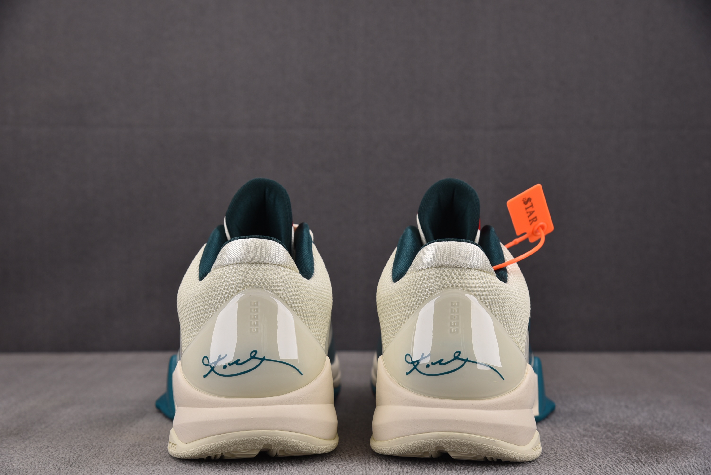 NK Kobe 5 Protro Caitlin Clark Coconut Milk Spruce 奶白蓝 IZ185 NK Kobe 5 Protro Caitlin Clark Coconut Milk Spruce 奶白蓝 IZ185