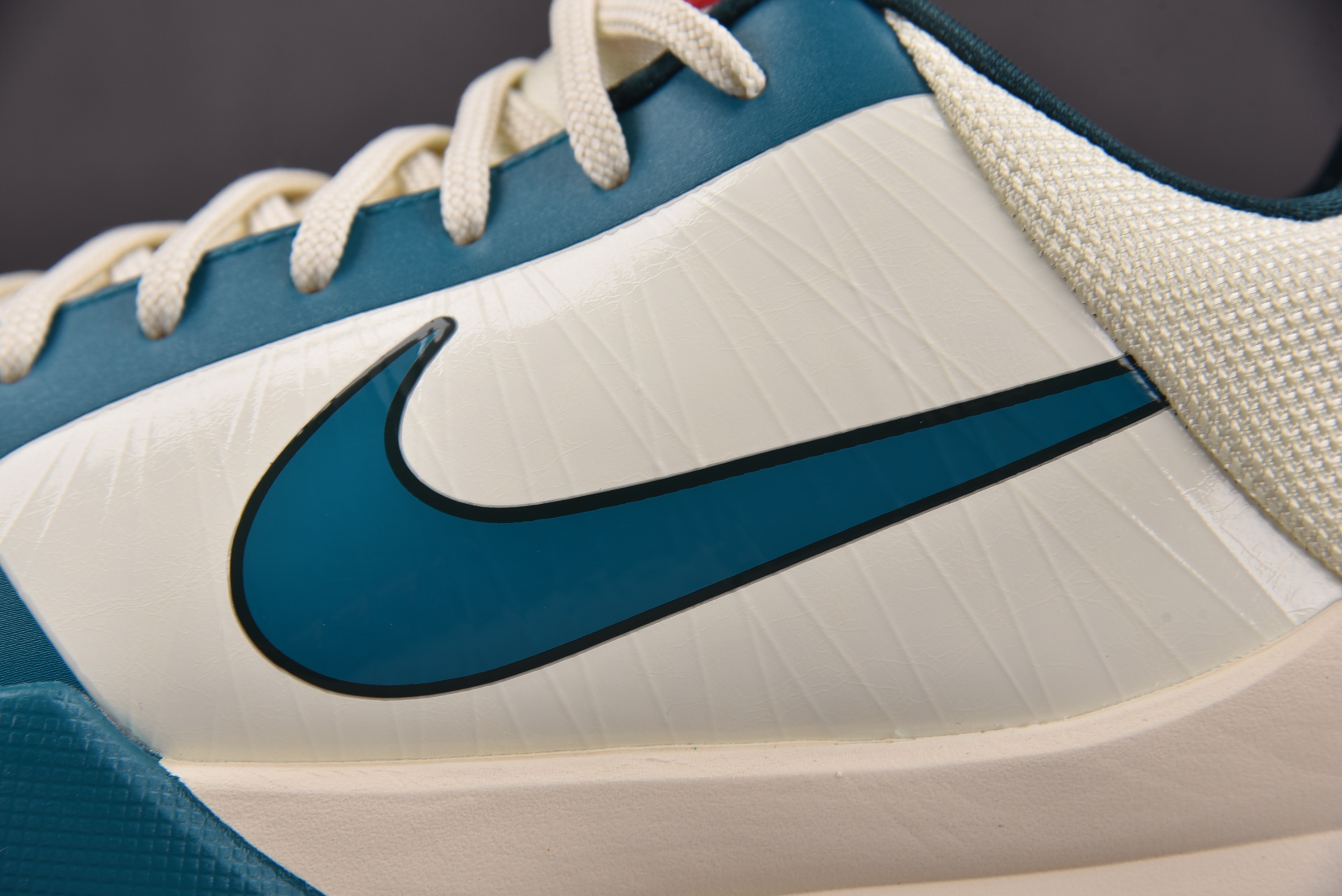 NK Kobe 5 Protro Caitlin Clark Coconut Milk Spruce 奶白蓝 IZ185 NK Kobe 5 Protro Caitlin Clark Coconut Milk Spruce 奶白蓝 IZ185