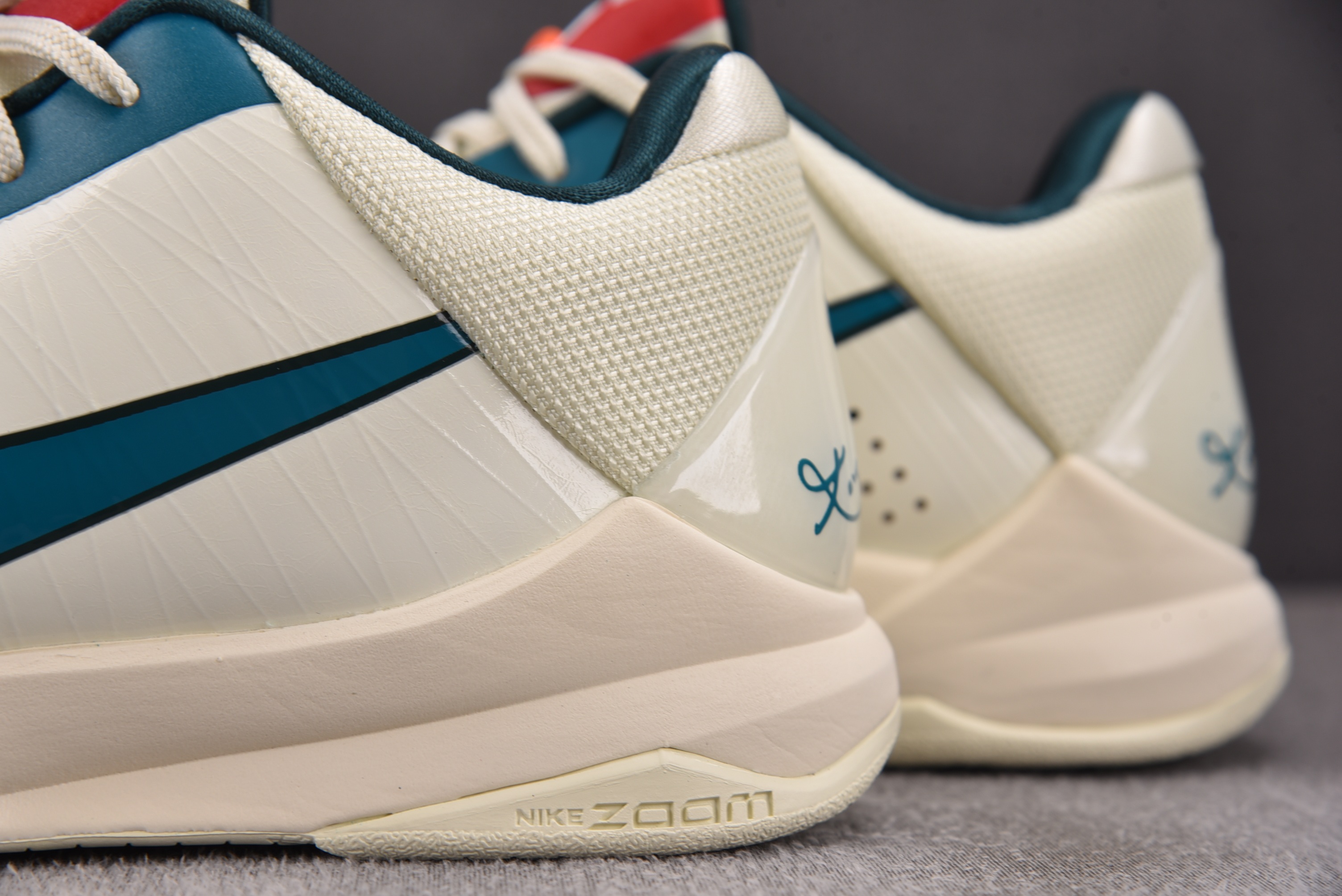NK Kobe 5 Protro Caitlin Clark Coconut Milk Spruce 奶白蓝 IZ185 NK Kobe 5 Protro Caitlin Clark Coconut Milk Spruce 奶白蓝 IZ185