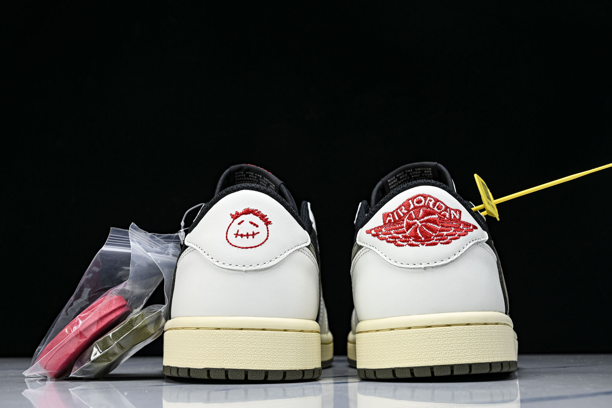 纯原 新版 Travis Scott x Air Jordan 1 Low OG AJ1 乔1倒勾低帮 全头层 DZ41 纯原 新版 Travis Scott x Air Jordan 1 Low OG AJ1 乔1倒勾低帮 全头层 DZ41