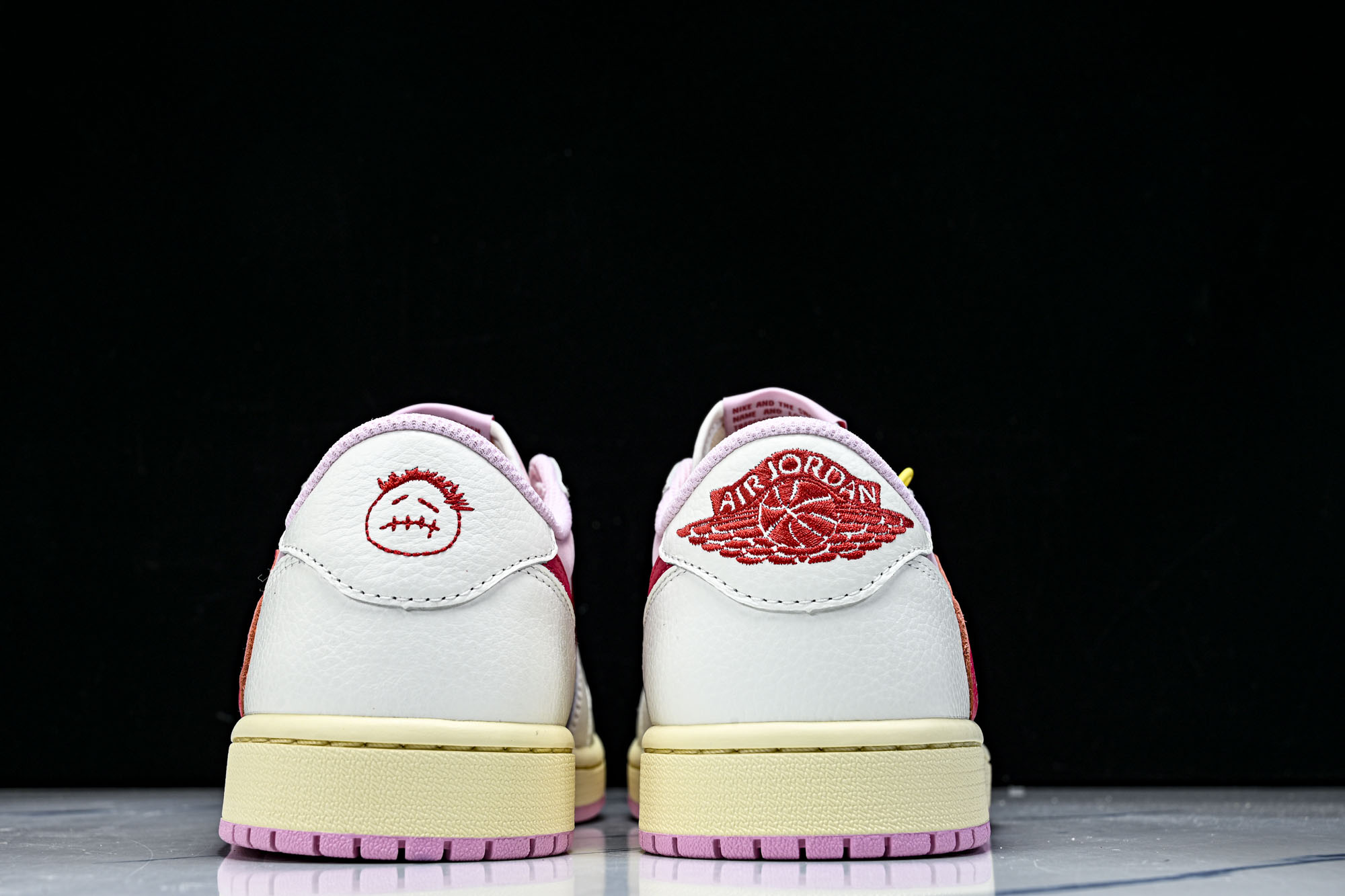 纯原 新版Travis Scott x Air Jordan 1 Low OG AJ1 乔1倒勾低帮 全头层 IQ760 纯原 新版Travis Scott x Air Jordan 1 Low OG AJ1 乔1倒勾低帮 全头层 IQ760