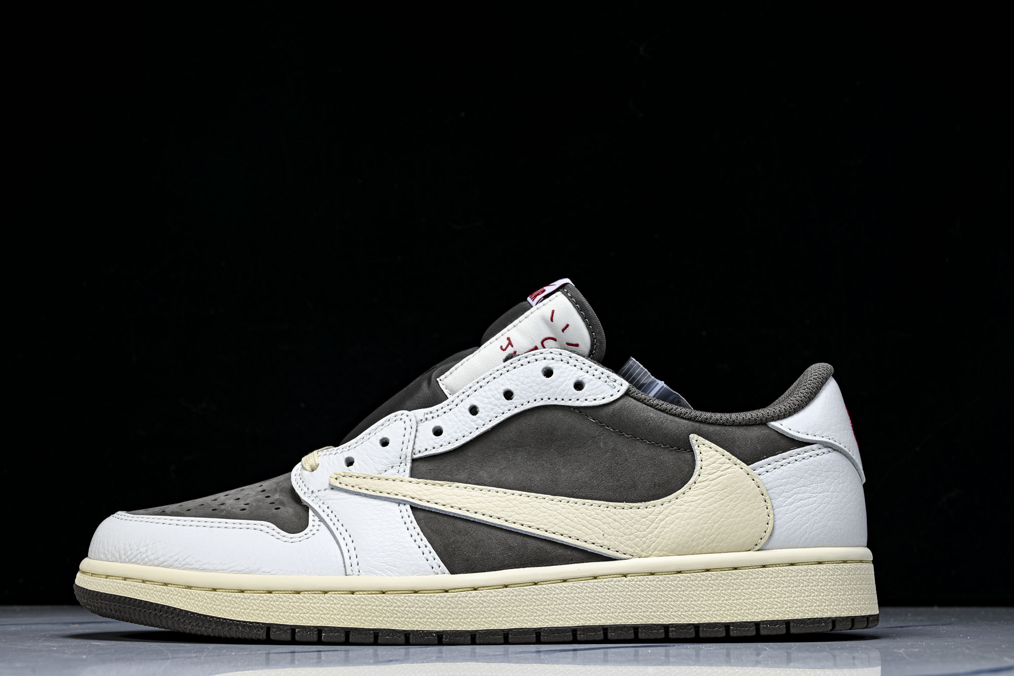 纯原 新版Travis Scott x Air Jordan 1 Reverse Mocha 联名倒钩摩卡棕白低帮篮球鞋