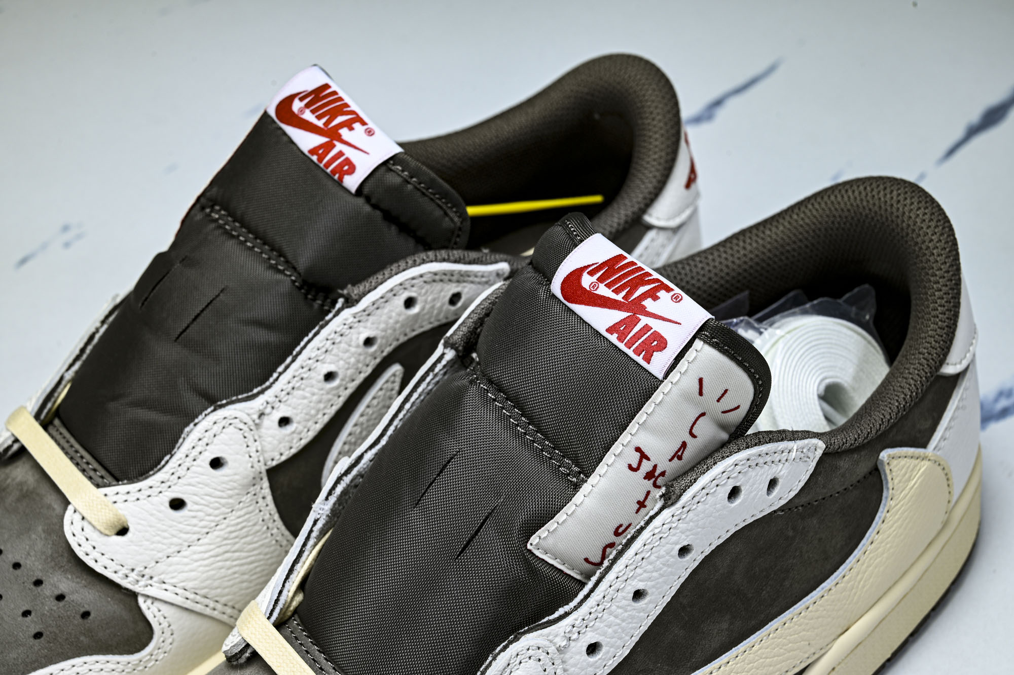 纯原 新版Travis Scott x Air Jordan 1 Reverse Mocha 联名倒钩摩卡棕白低帮篮球鞋 纯原 新版Travis Scott x Air Jordan 1 Reverse Mocha 联名倒钩摩卡棕白低帮篮球鞋