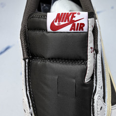 纯原 新版Travis Scott x Air Jordan 1 Reverse Mocha 联名倒钩摩卡棕白低帮篮球鞋 纯原 新版Travis Scott x Air Jordan 1 Reverse Mocha 联名倒钩摩卡棕白低帮篮球鞋