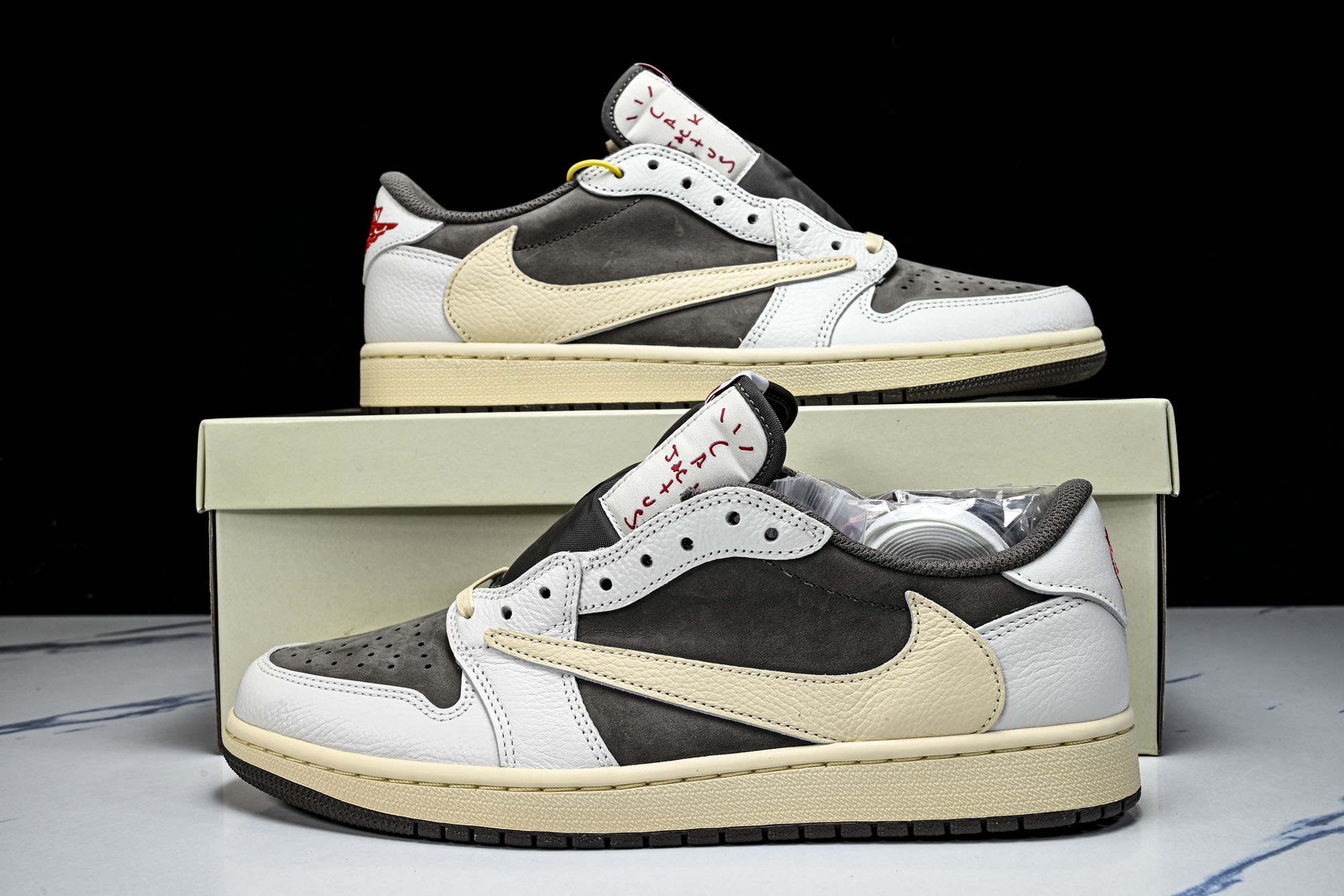 纯原 新版Travis Scott x Air Jordan 1 Reverse Mocha 联名倒钩摩卡棕白低帮篮球鞋 纯原 新版Travis Scott x Air Jordan 1 Reverse Mocha 联名倒钩摩卡棕白低帮篮球鞋