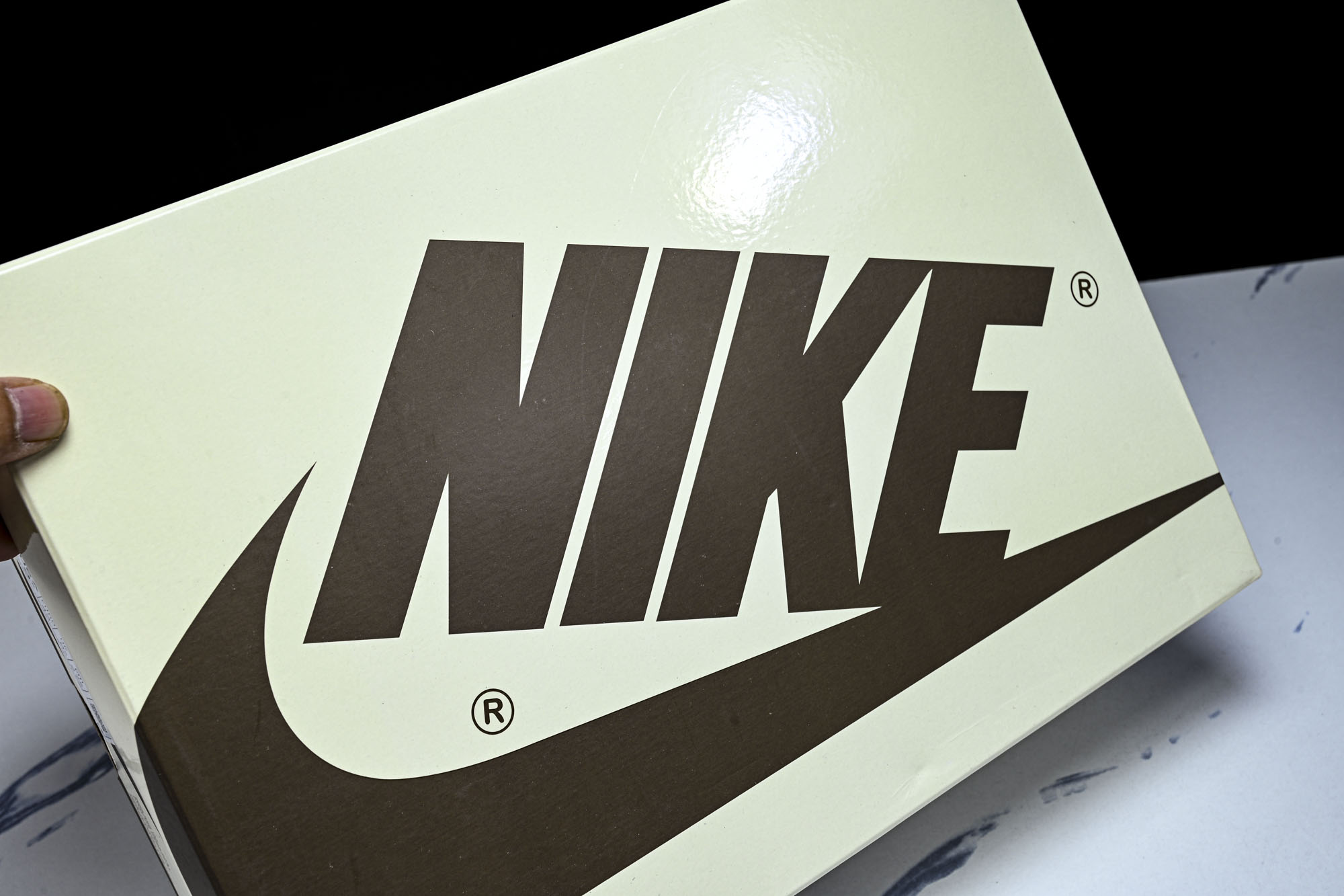 纯原 新版Travis Scott x Air Jordan 1 Reverse Mocha 联名倒钩摩卡棕白低帮篮球鞋 纯原 新版Travis Scott x Air Jordan 1 Reverse Mocha 联名倒钩摩卡棕白低帮篮球鞋