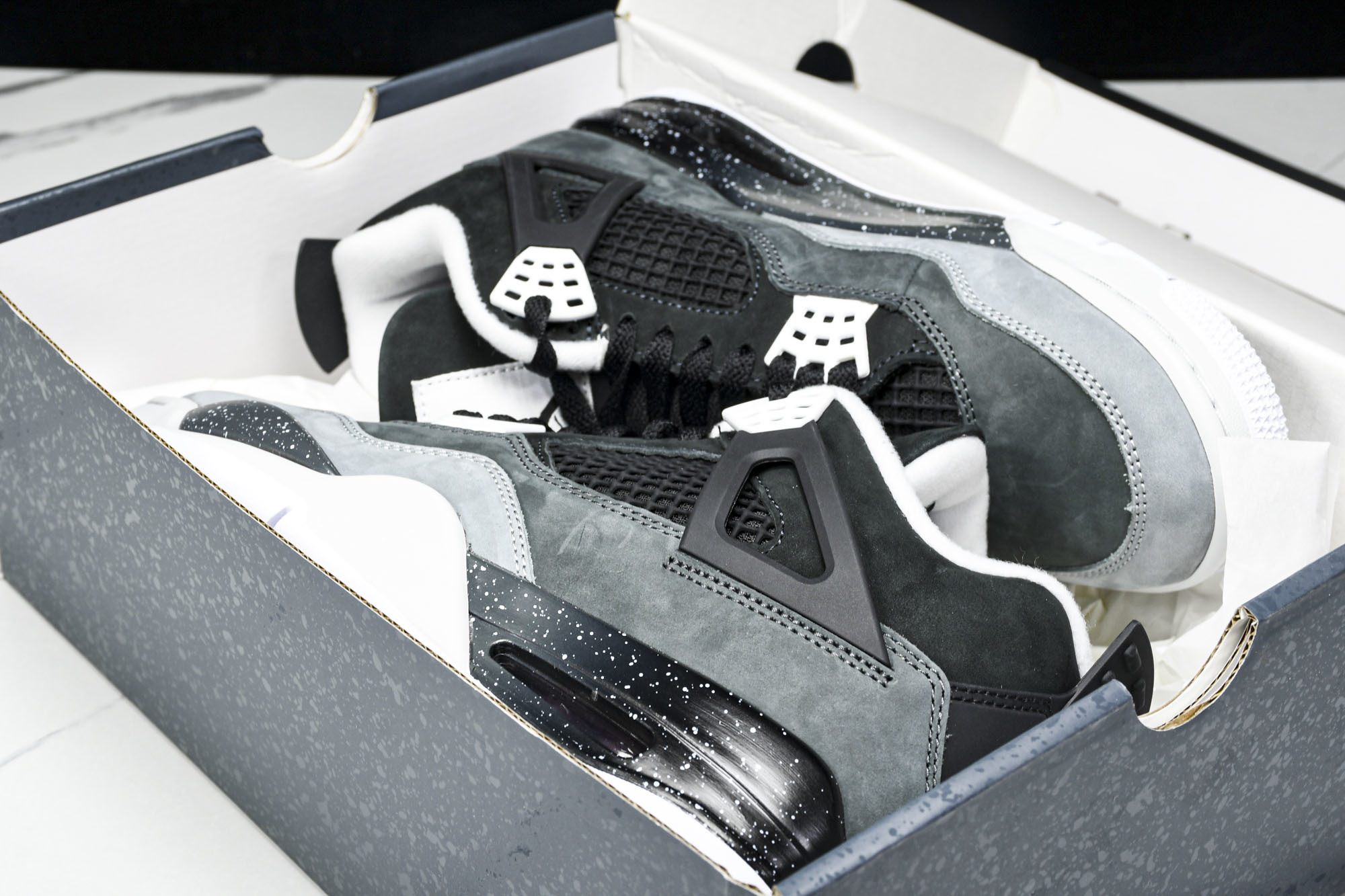 纯原原版 Air Jordan 4 Fear 恐惧 黑灰 FQ8138-002 #YZ001-1 40 40.5 41 纯原原版 Air Jordan 4 Fear 恐惧 黑灰 FQ8138-002 #YZ001-1 40 40.5 41