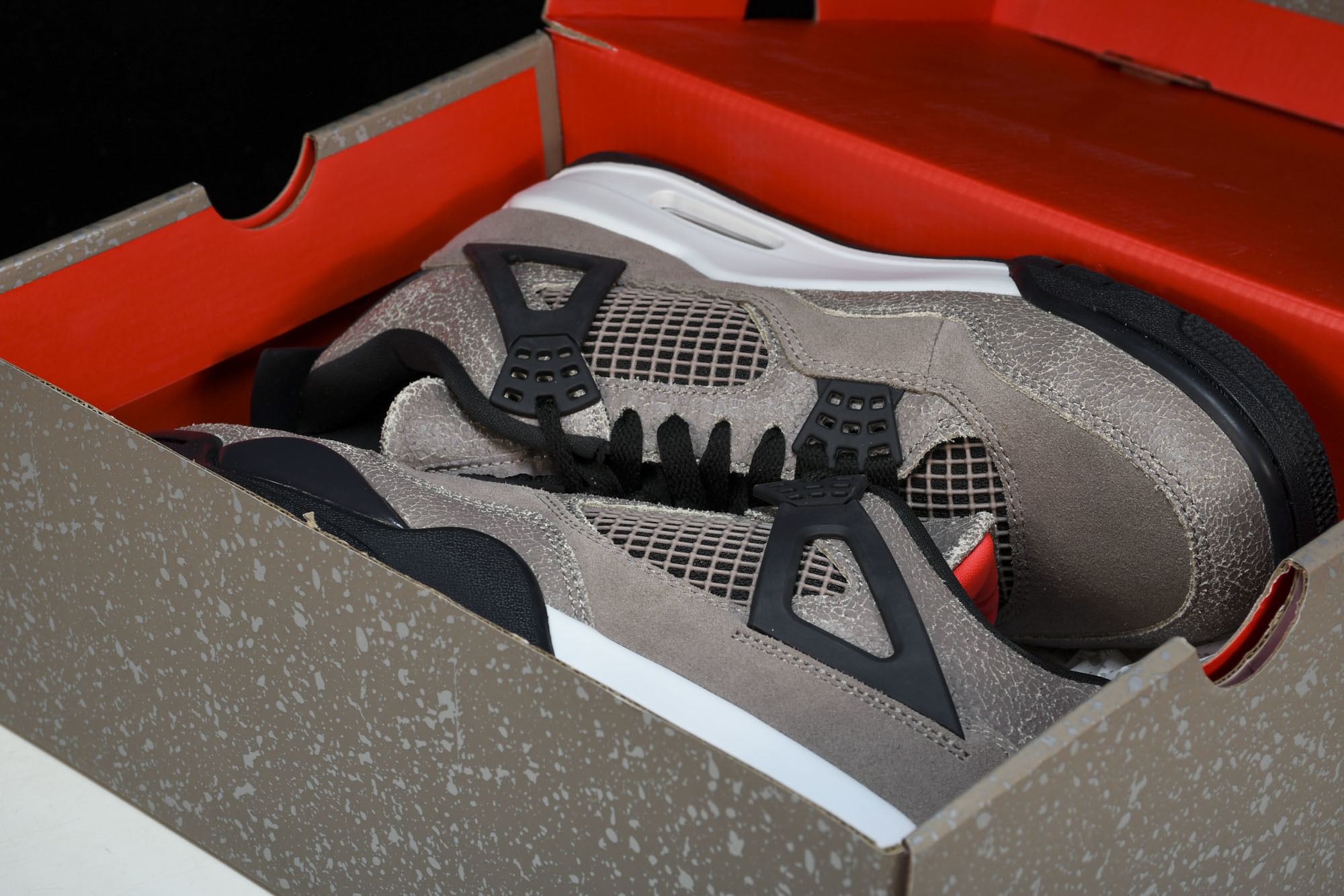 纯原原版 Air Jordan 4 Retro“Taupe Haze”黑棕 摩卡 DB0732-200 #YZ001-1 纯原原版 Air Jordan 4 Retro“Taupe Haze”黑棕 摩卡 DB0732-200 #YZ001-1