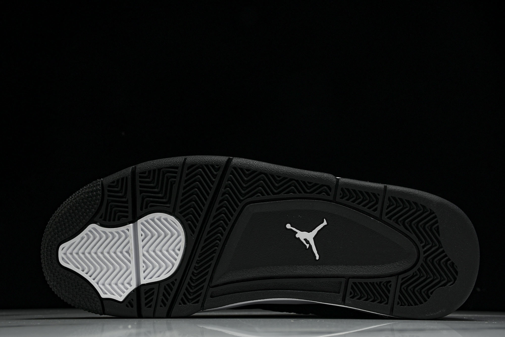 纯原原版 Air Jordan 4 Retro“White Thunder”黑白雷电 FQ8138-001 #YZ001 纯原原版 Air Jordan 4 Retro“White Thunder”黑白雷电 FQ8138-001 #YZ001
