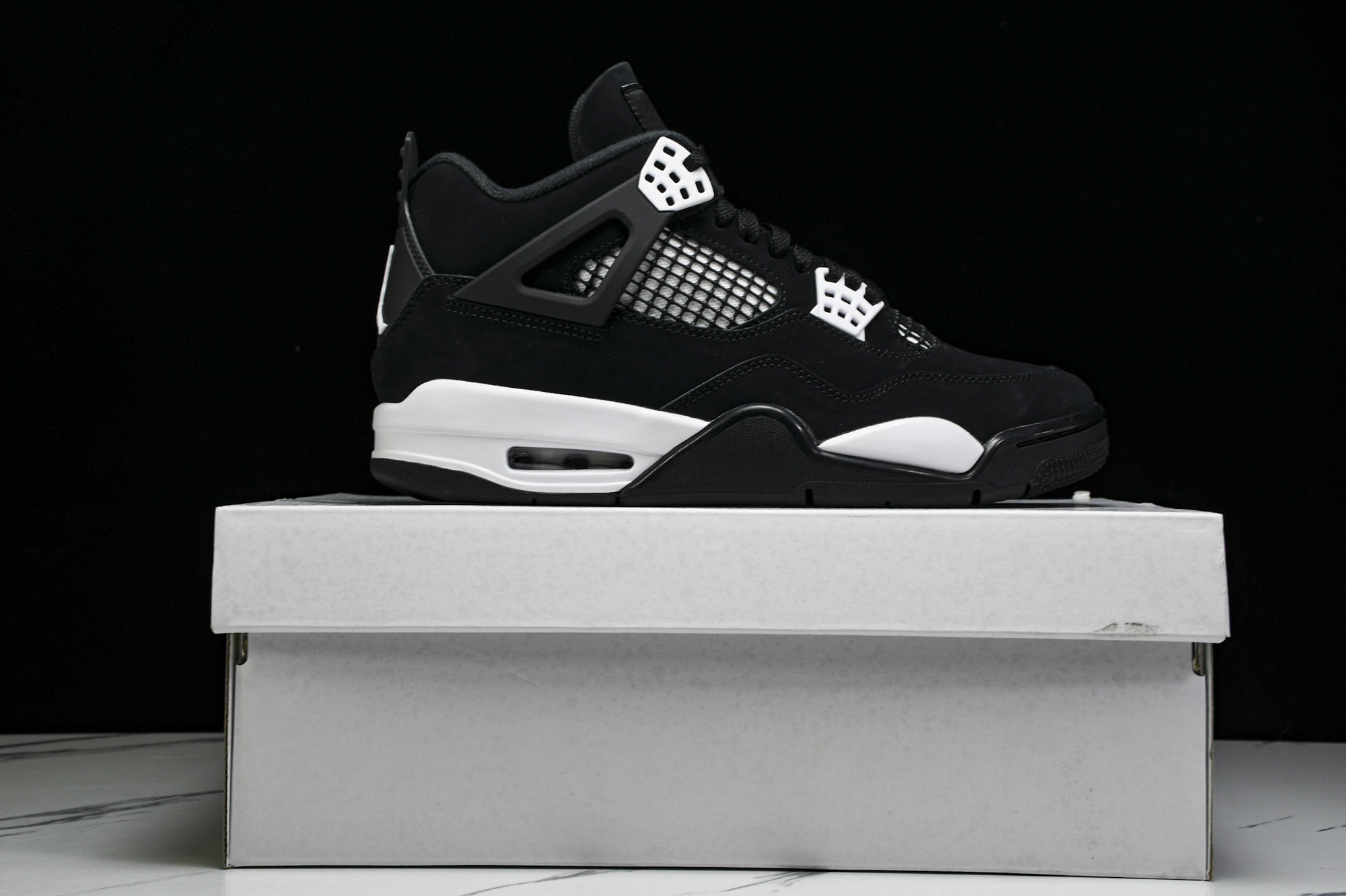 纯原原版 Air Jordan 4 Retro“White Thunder”黑白雷电 FQ8138-001 #YZ001 纯原原版 Air Jordan 4 Retro“White Thunder”黑白雷电 FQ8138-001 #YZ001
