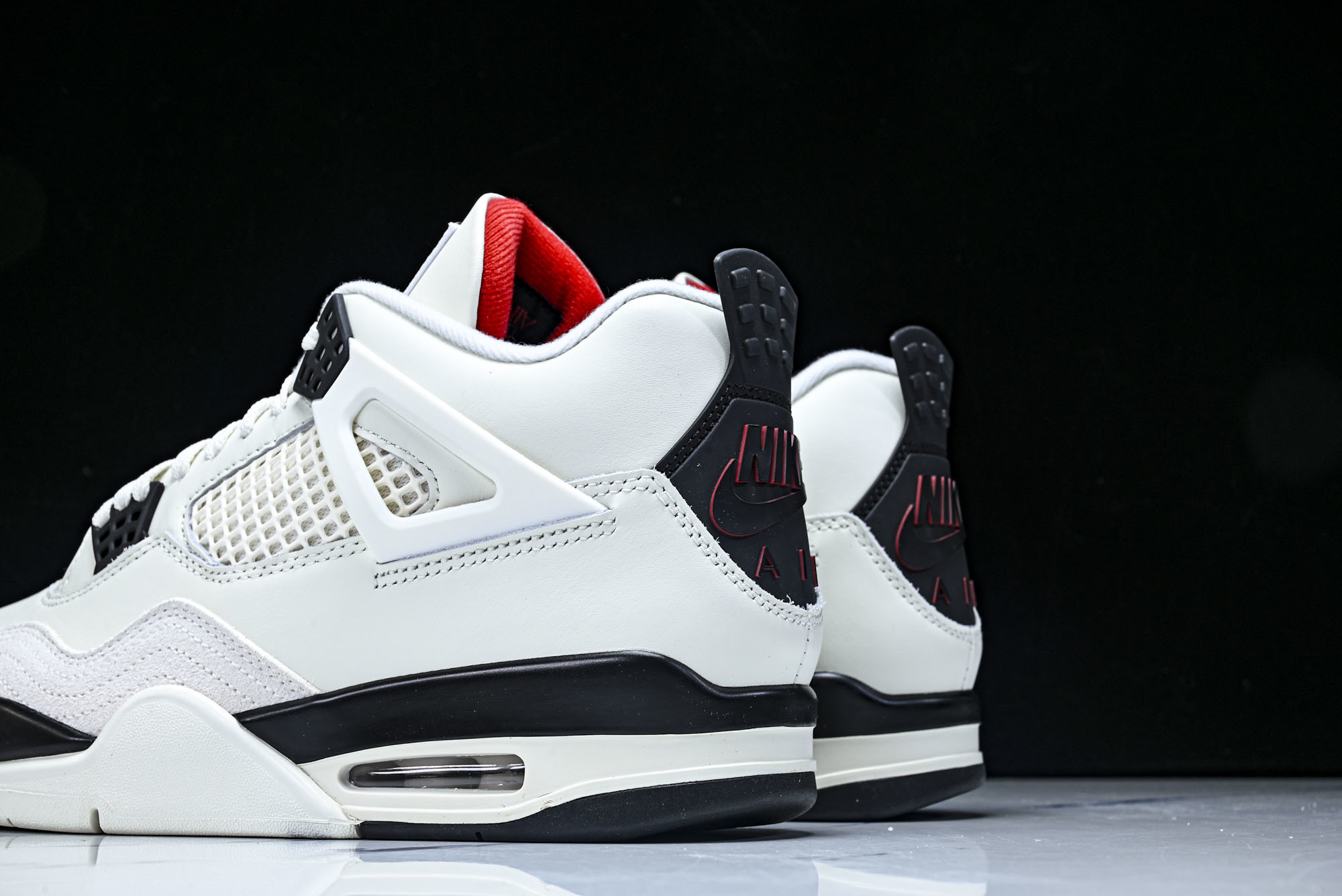 纯原原版 Air Jordan 4“Flight Club”Sail_Black-University Red 白黑灰 纯原原版 Air Jordan 4“Flight Club”Sail_Black-University Red 白黑灰