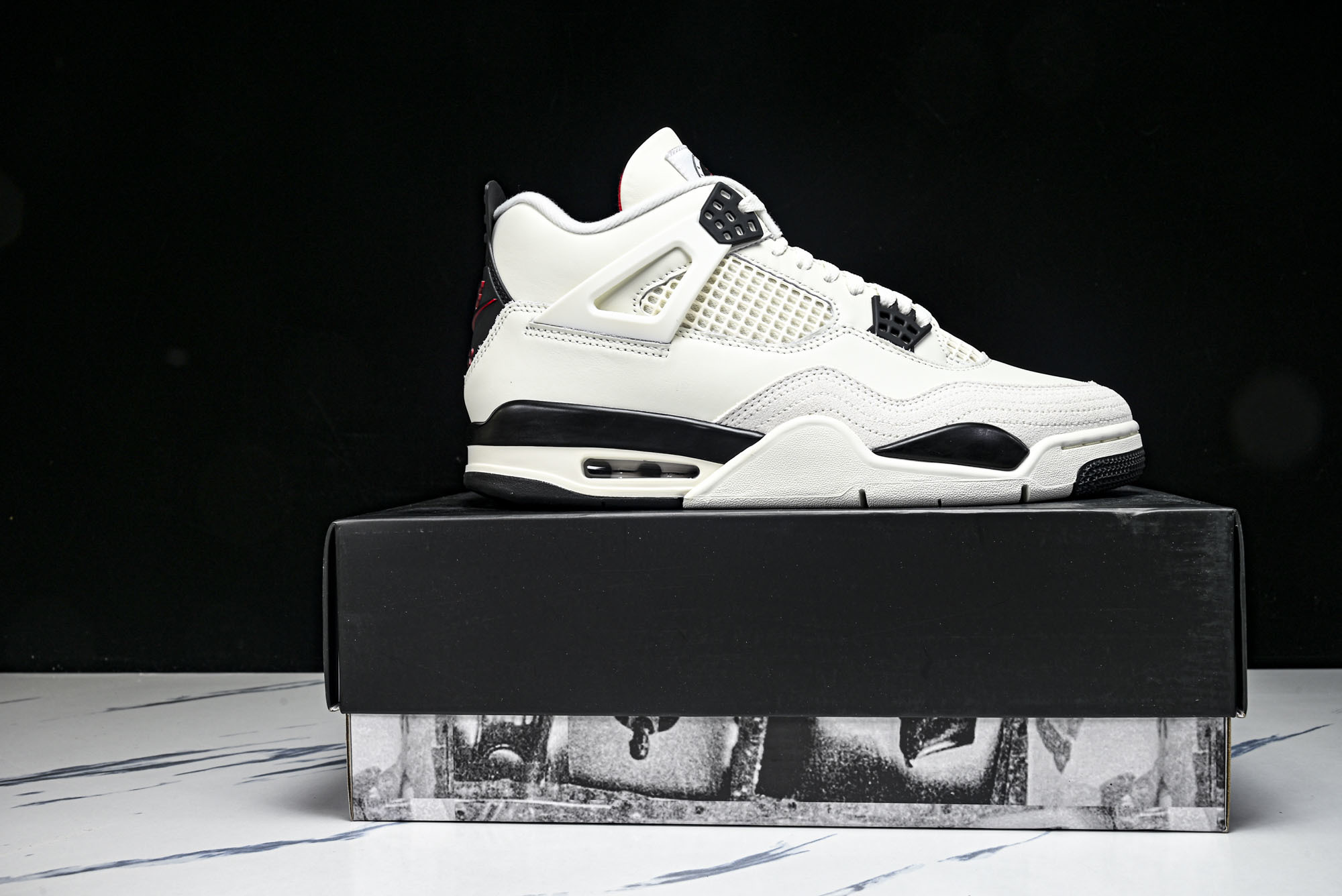 纯原原版 Air Jordan 4“Flight Club”Sail_Black-University Red 白黑灰 纯原原版 Air Jordan 4“Flight Club”Sail_Black-University Red 白黑灰