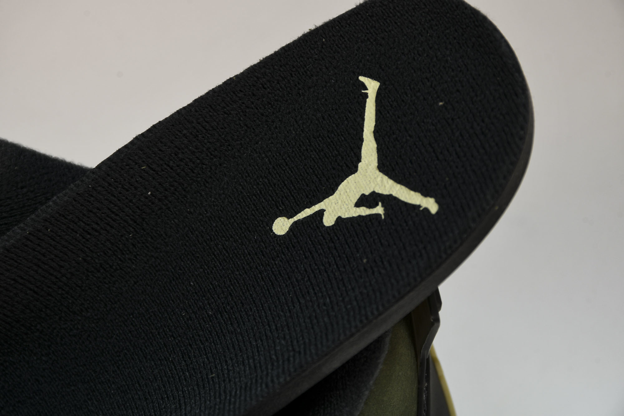纯原原版 Air Jordan 4“Olive Canvas”军绿 FB9927-200 #YZ001-1 40 40. 纯原原版 Air Jordan 4“Olive Canvas”军绿 FB9927-200 #YZ001-1 40 40.