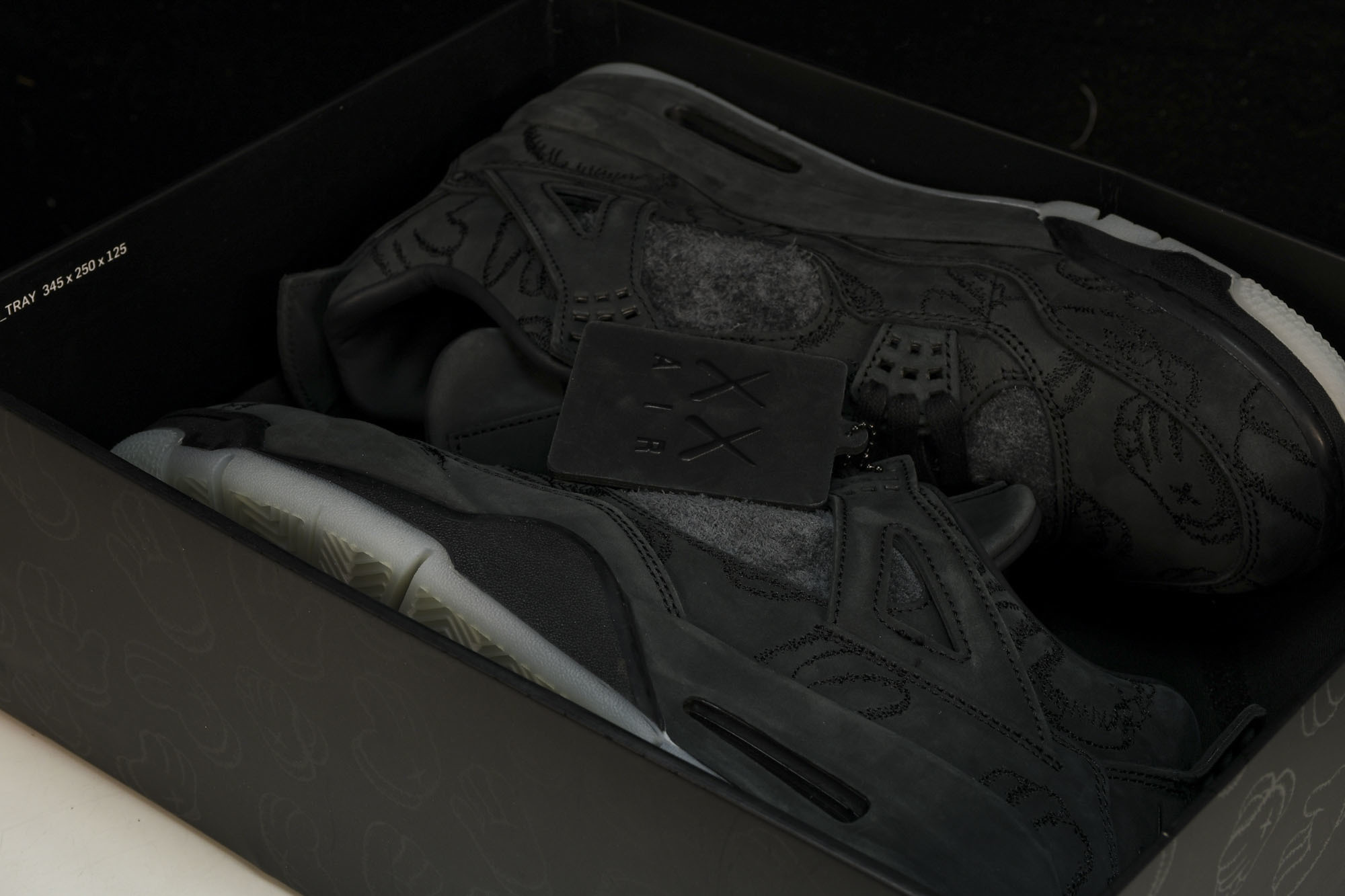 纯原原版 AIR JORDAN 4 RETRO KAWS x AJ4 联名 black 黑麂皮 -001 #YZ001-