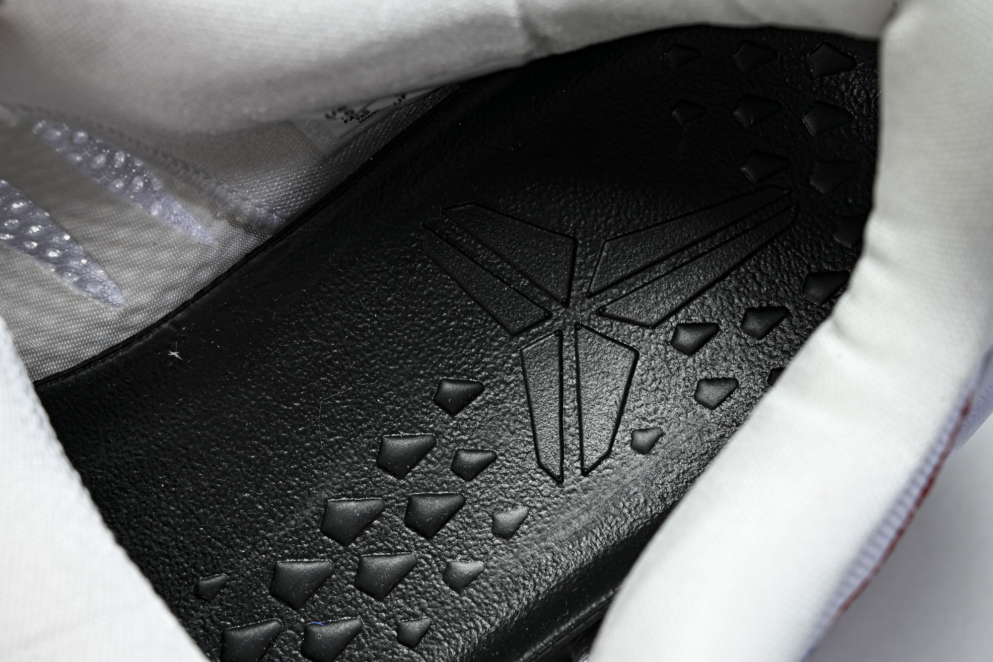 纯原NK Kobe 8 _SYSTEM_ 科比8代 男子实战篮球鞋HM6469-101 #YZ001-1 40 40.5 纯原NK Kobe 8 _SYSTEM_ 科比8代 男子实战篮球鞋HM6469-101 #YZ001-1 40 40.5