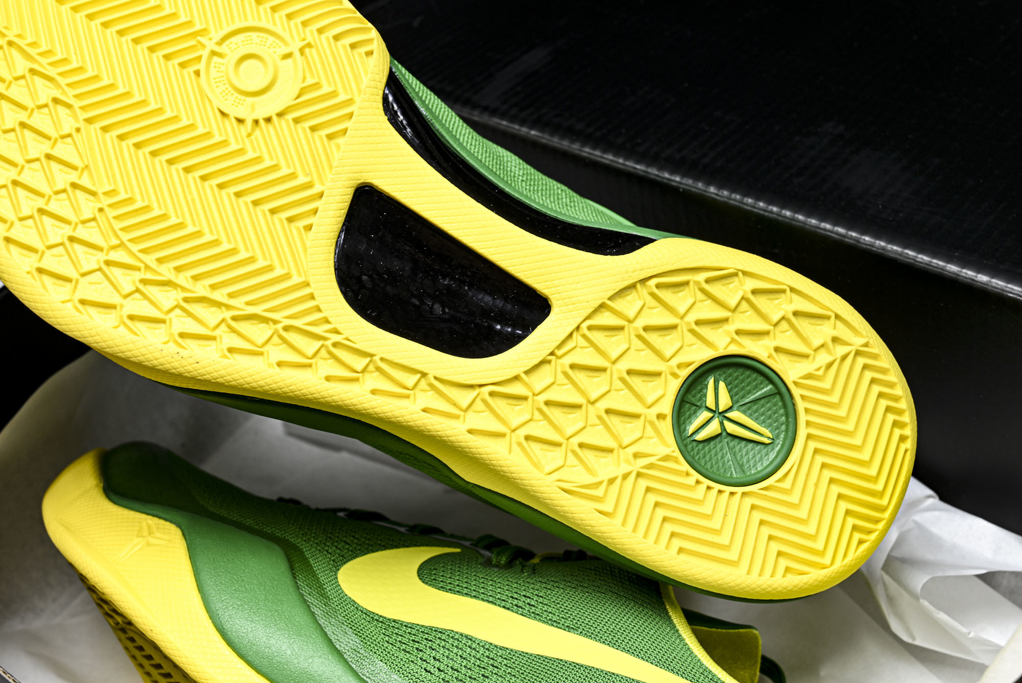 纯原NK_耐克 Kobe 8 Protro男款训练实战篮球鞋 .APPLE #YZ001-1 40 40.5 41 42 纯原NK_耐克 Kobe 8 Protro男款训练实战篮球鞋 .APPLE #YZ001-1 40 40.5 41 42