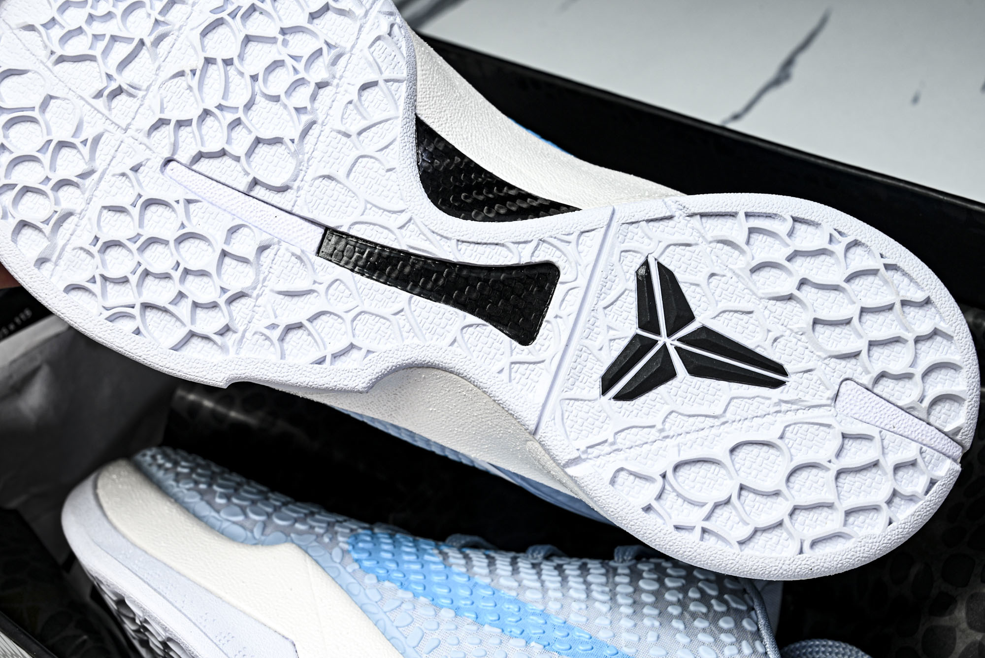 纯原NK_耐克 Zoom Kobe 6 Protro 科比6 男士运动时尚实战低帮篮球鞋 400 #YZ001-1 4 纯原NK_耐克 Zoom Kobe 6 Protro 科比6 男士运动时尚实战低帮篮球鞋 400 #YZ001-1 4