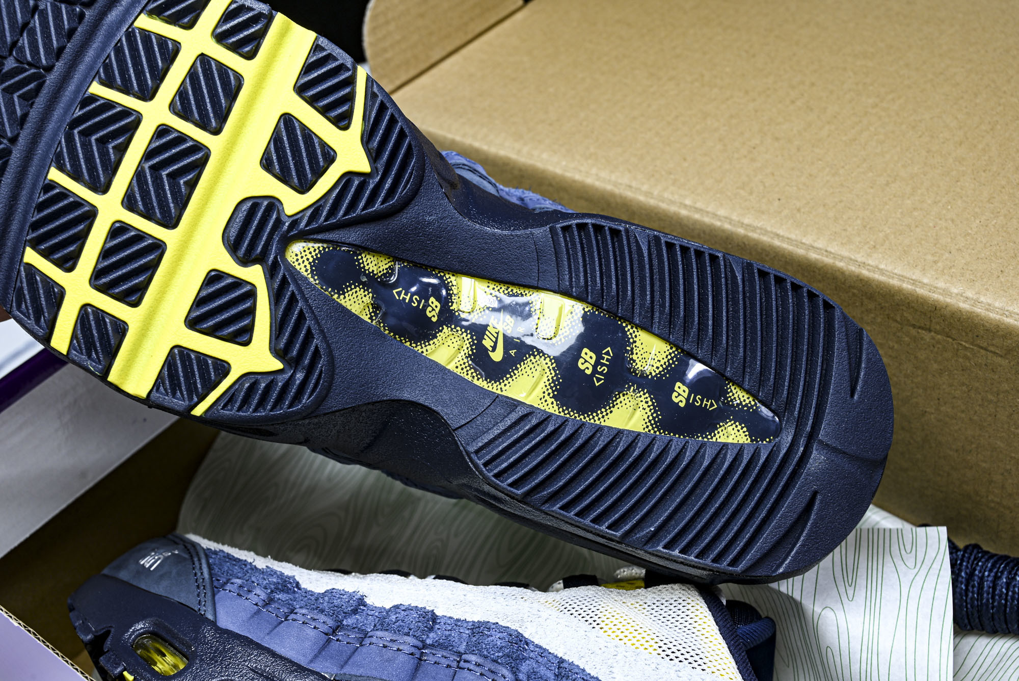 纯原外贸Eric Koston x Nike SB Air Max 95 耐克联名低帮气垫男跑步鞋HQ8492 400 纯原外贸Eric Koston x Nike SB Air Max 95 耐克联名低帮气垫男跑步鞋HQ8492 400