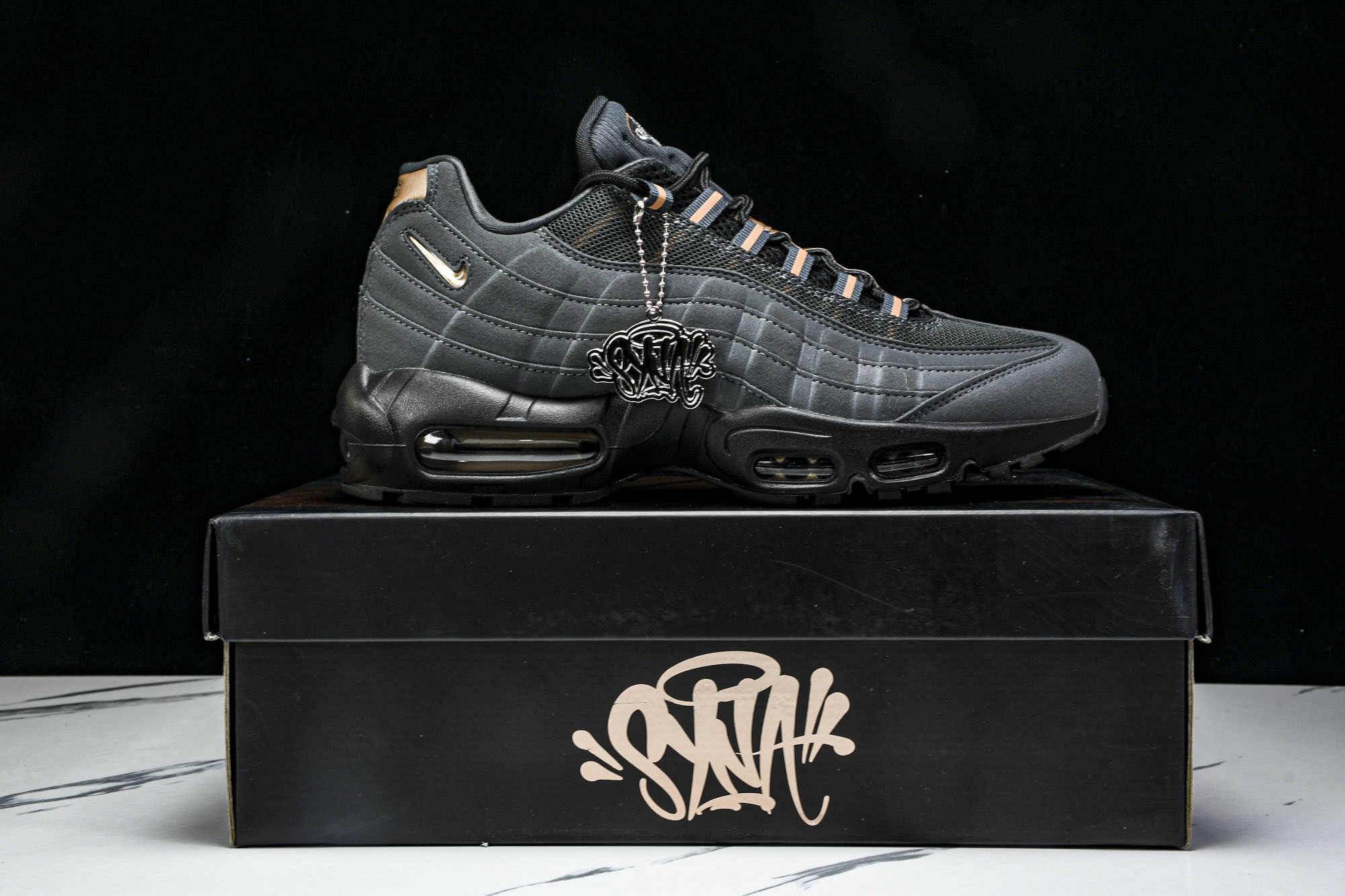 纯原外贸Nike Air Max 95 复古减震气垫跑鞋 HQ6457-001 #YZ001-1 ✦原版1:1 制作 全 纯原外贸Nike Air Max 95 复古减震气垫跑鞋 HQ6457-001 #YZ001-1 ✦原版1:1 制作 全