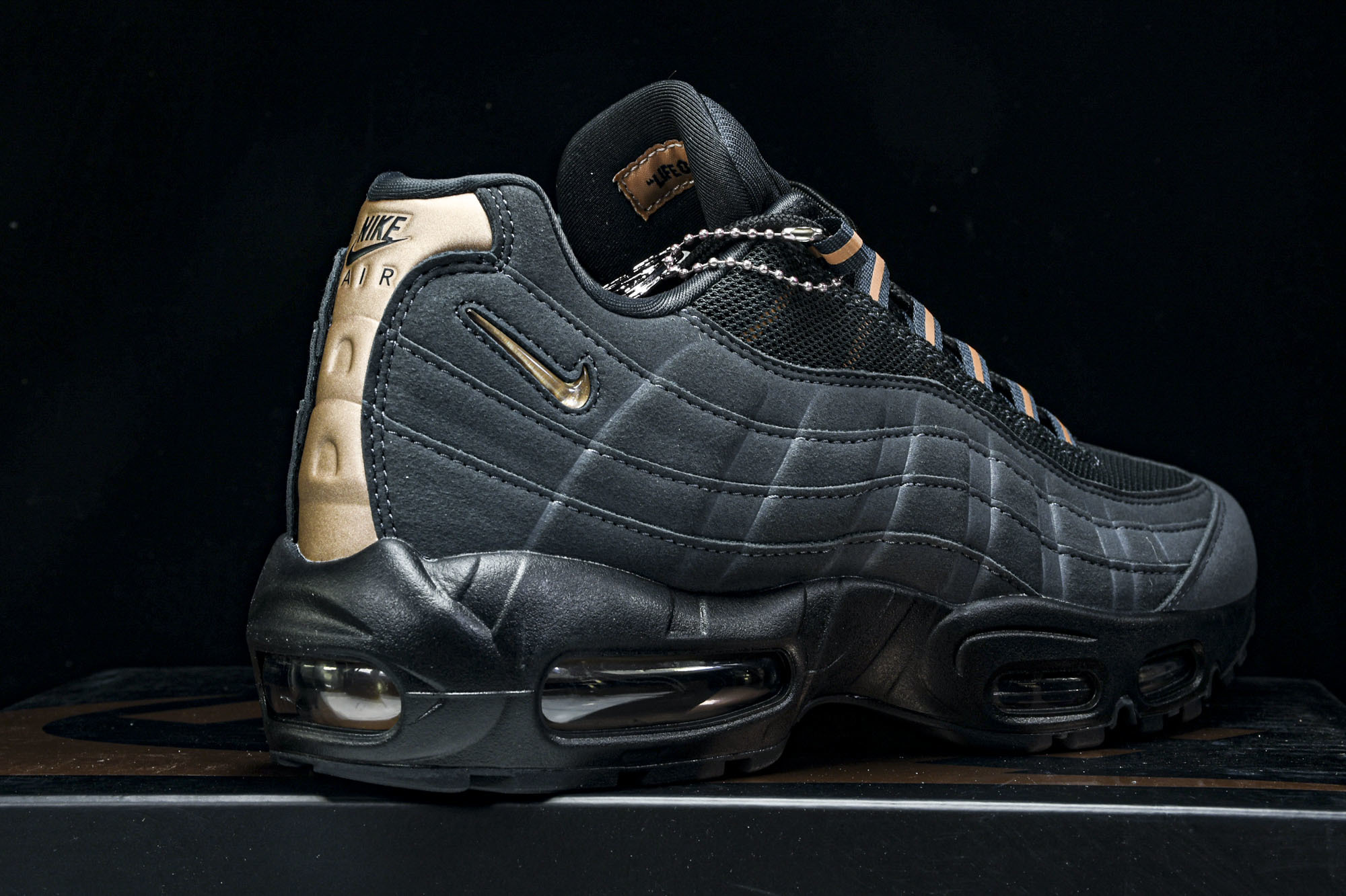 纯原外贸Nike Air Max 95 复古减震气垫跑鞋 HQ6457-001 #YZ001-1 ✦原版1:1 制作 全 纯原外贸Nike Air Max 95 复古减震气垫跑鞋 HQ6457-001 #YZ001-1 ✦原版1:1 制作 全