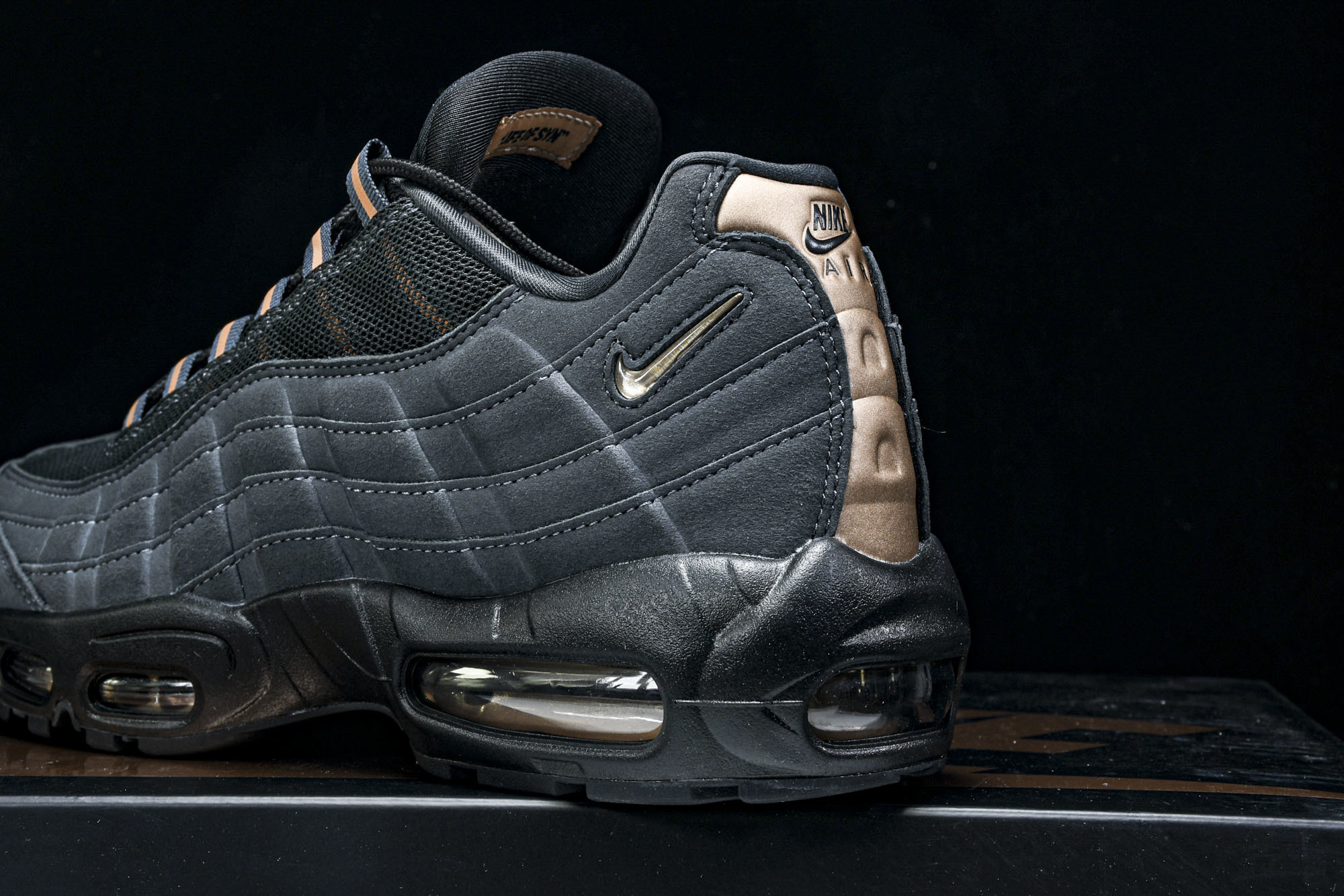 纯原外贸Nike Air Max 95 复古减震气垫跑鞋 HQ6457-001 #YZ001-1 ✦原版1:1 制作 全 纯原外贸Nike Air Max 95 复古减震气垫跑鞋 HQ6457-001 #YZ001-1 ✦原版1:1 制作 全