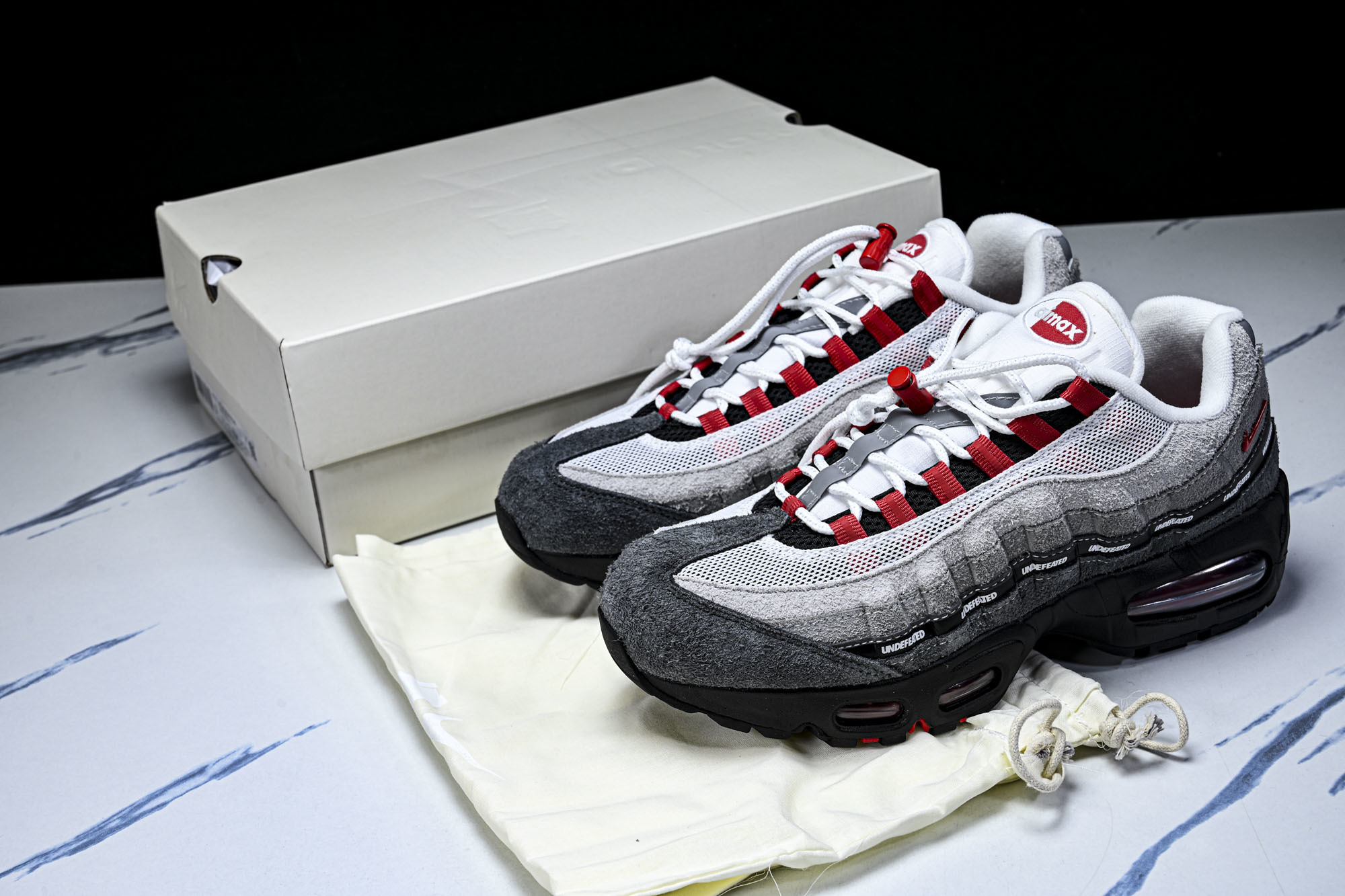 纯原外贸Nike Air Max 95 复古减震气垫跑鞋B4523-003 #YZ001-1 ✦原版1:1 制作 全套私 纯原外贸Nike Air Max 95 复古减震气垫跑鞋B4523-003 #YZ001-1 ✦原版1:1 制作 全套私