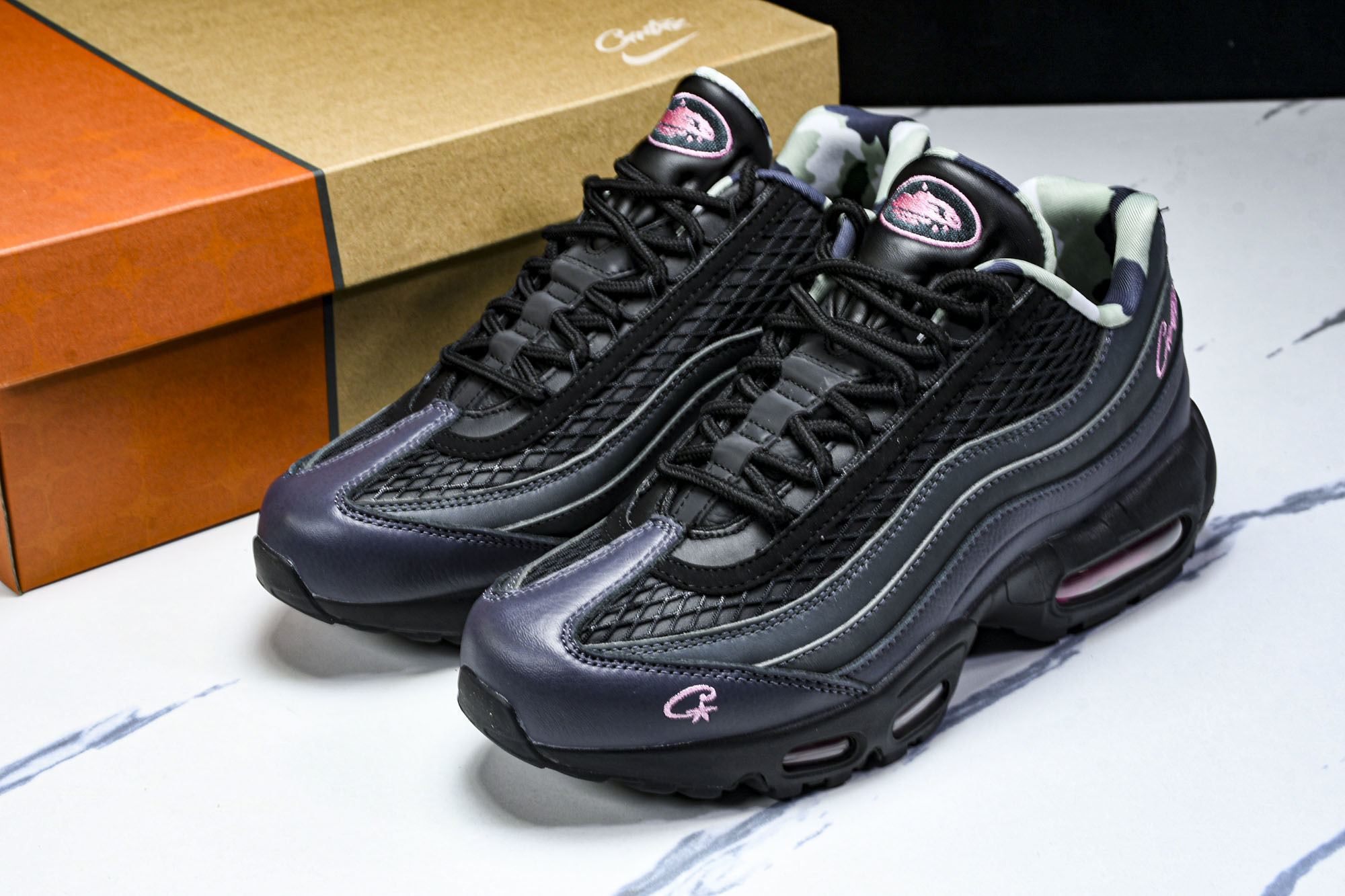 纯原 Nike Air Max 95 复古减震气垫跑鞋 FB2709-001 #YZ001-1 ✦原版1:1 制作 全套 纯原 Nike Air Max 95 复古减震气垫跑鞋 FB2709-001 #YZ001-1 ✦原版1:1 制作 全套