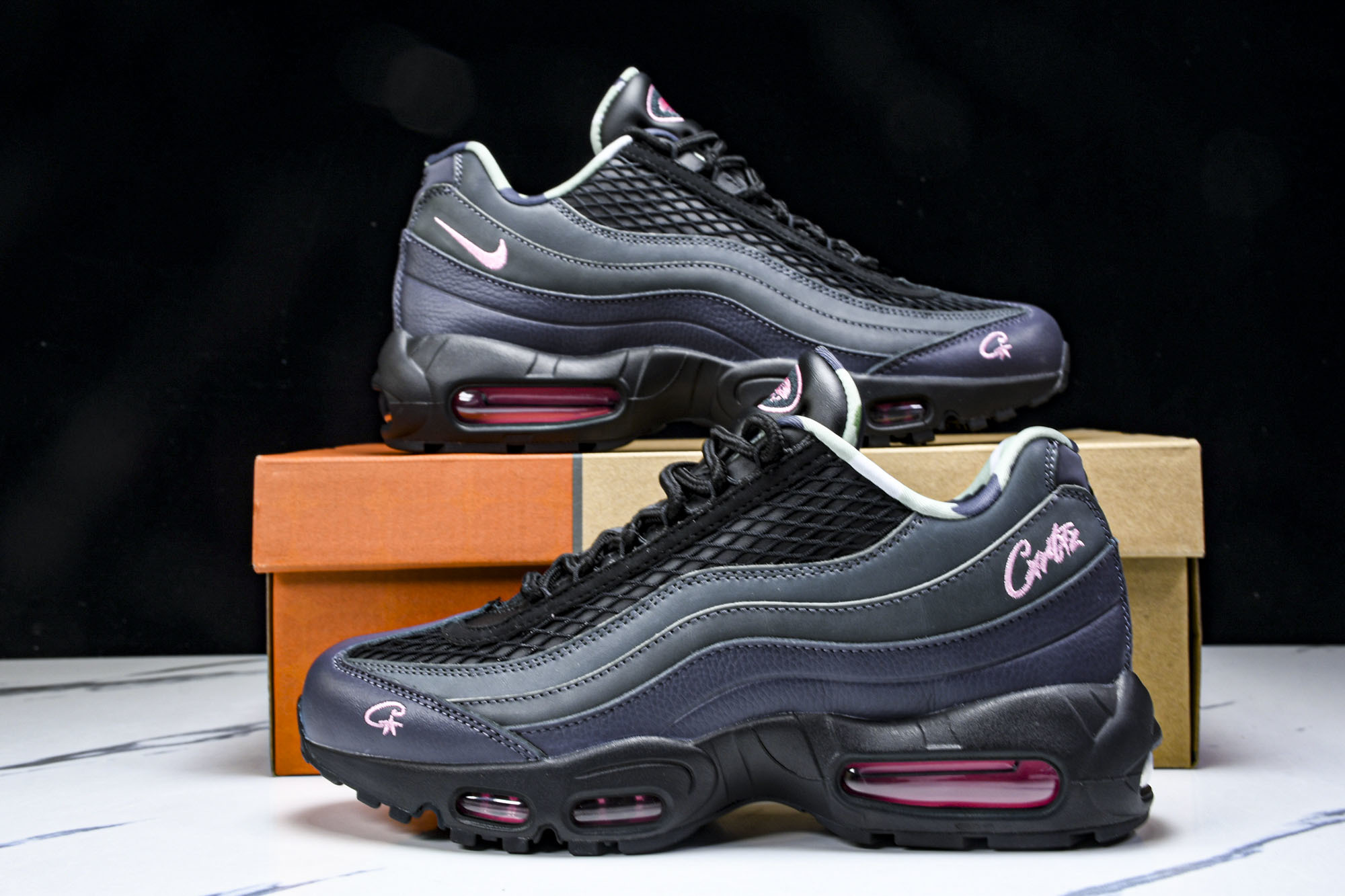 纯原 Nike Air Max 95 复古减震气垫跑鞋 FB2709-001 #YZ001-1 ✦原版1:1 制作 全套 纯原 Nike Air Max 95 复古减震气垫跑鞋 FB2709-001 #YZ001-1 ✦原版1:1 制作 全套