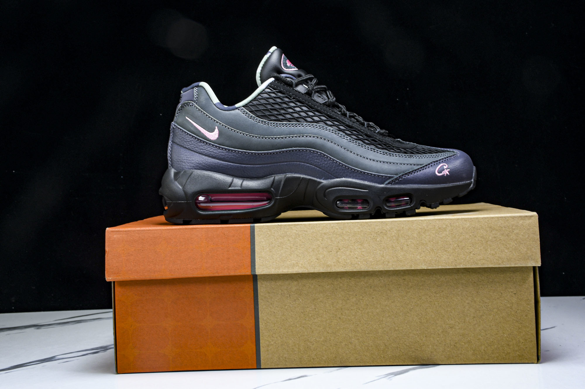 纯原 Nike Air Max 95 复古减震气垫跑鞋 FB2709-001 #YZ001-1 ✦原版1:1 制作 全套 纯原 Nike Air Max 95 复古减震气垫跑鞋 FB2709-001 #YZ001-1 ✦原版1:1 制作 全套