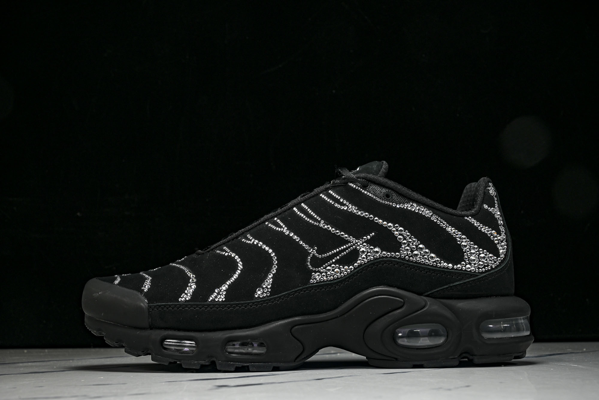 纯原外贸Swarovski x Nike Air Max Plus 施华洛世奇联名女款休闲运动鞋 FZ4237 001 纯原外贸Swarovski x Nike Air Max Plus 施华洛世奇联名女款休闲运动鞋 FZ4237 001