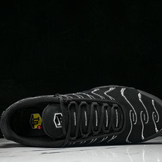 纯原外贸Swarovski x Nike Air Max Plus 施华洛世奇联名女款休闲运动鞋 FZ4237 001 纯原外贸Swarovski x Nike Air Max Plus 施华洛世奇联名女款休闲运动鞋 FZ4237 001