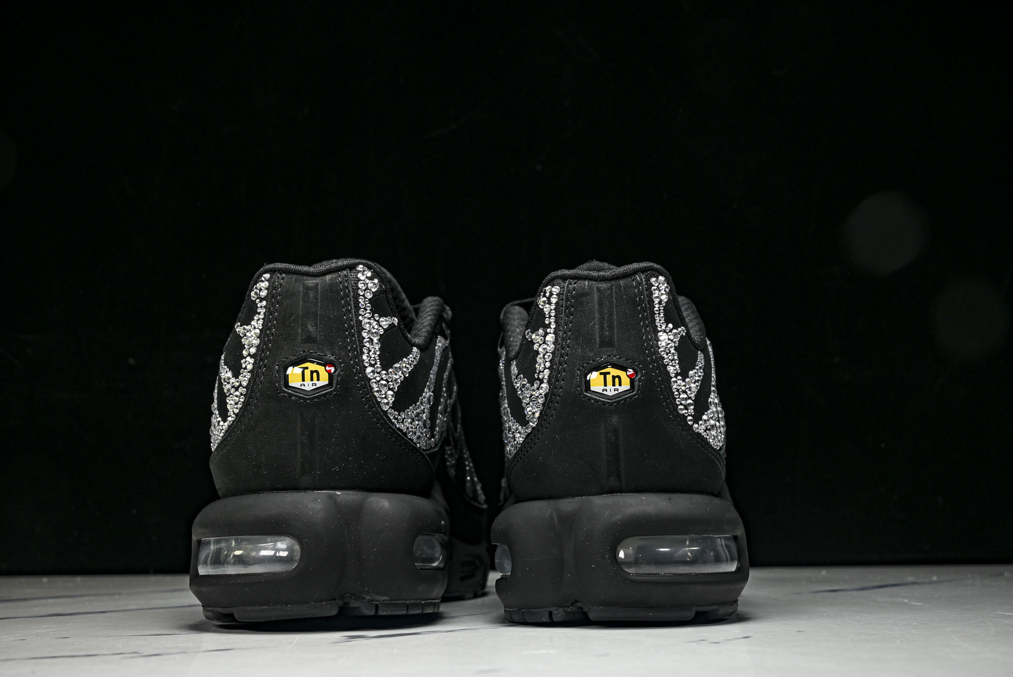 纯原外贸Swarovski x Nike Air Max Plus 施华洛世奇联名女款休闲运动鞋 FZ4237 001 纯原外贸Swarovski x Nike Air Max Plus 施华洛世奇联名女款休闲运动鞋 FZ4237 001