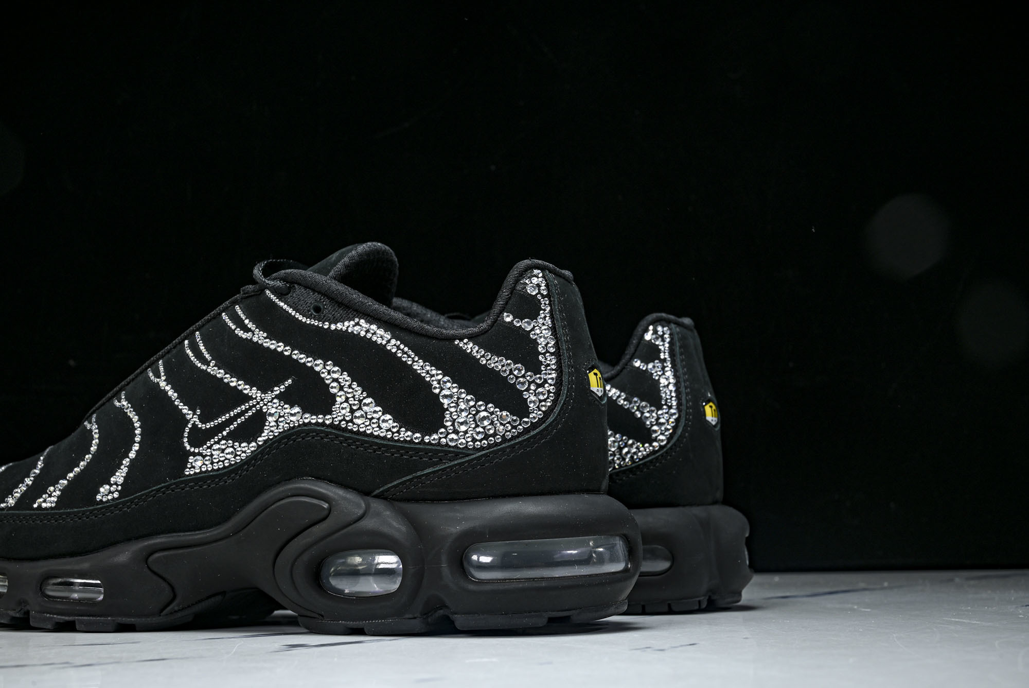 纯原外贸Swarovski x Nike Air Max Plus 施华洛世奇联名女款休闲运动鞋 FZ4237 001 纯原外贸Swarovski x Nike Air Max Plus 施华洛世奇联名女款休闲运动鞋 FZ4237 001