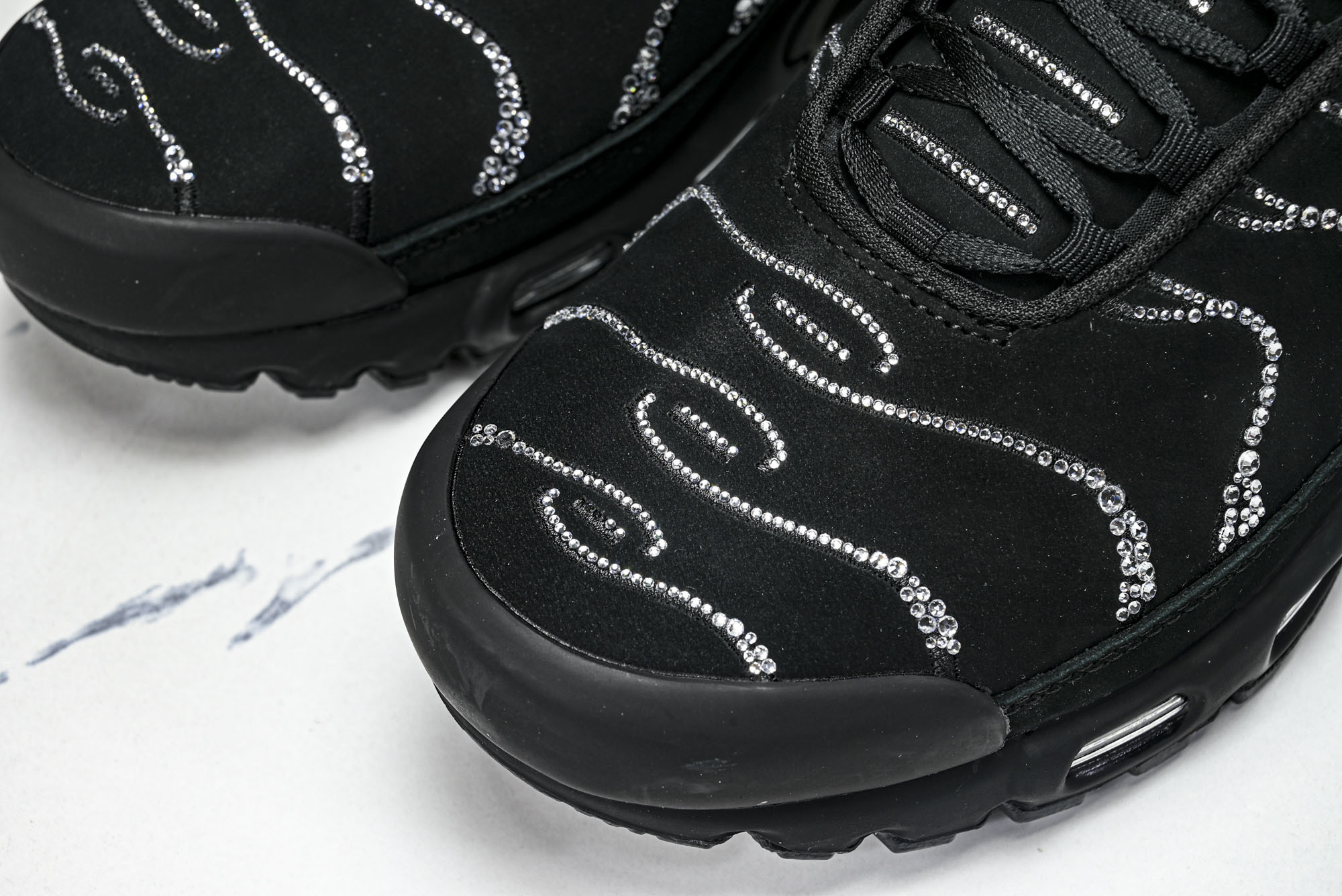 纯原外贸Swarovski x Nike Air Max Plus 施华洛世奇联名女款休闲运动鞋 FZ4237 001 纯原外贸Swarovski x Nike Air Max Plus 施华洛世奇联名女款休闲运动鞋 FZ4237 001