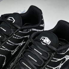 纯原外贸Swarovski x Nike Air Max Plus 施华洛世奇联名女款休闲运动鞋 FZ4237 001 纯原外贸Swarovski x Nike Air Max Plus 施华洛世奇联名女款休闲运动鞋 FZ4237 001