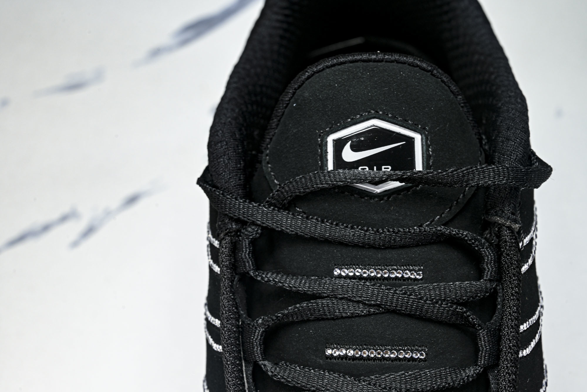 纯原外贸Swarovski x Nike Air Max Plus 施华洛世奇联名女款休闲运动鞋 FZ4237 001 纯原外贸Swarovski x Nike Air Max Plus 施华洛世奇联名女款休闲运动鞋 FZ4237 001