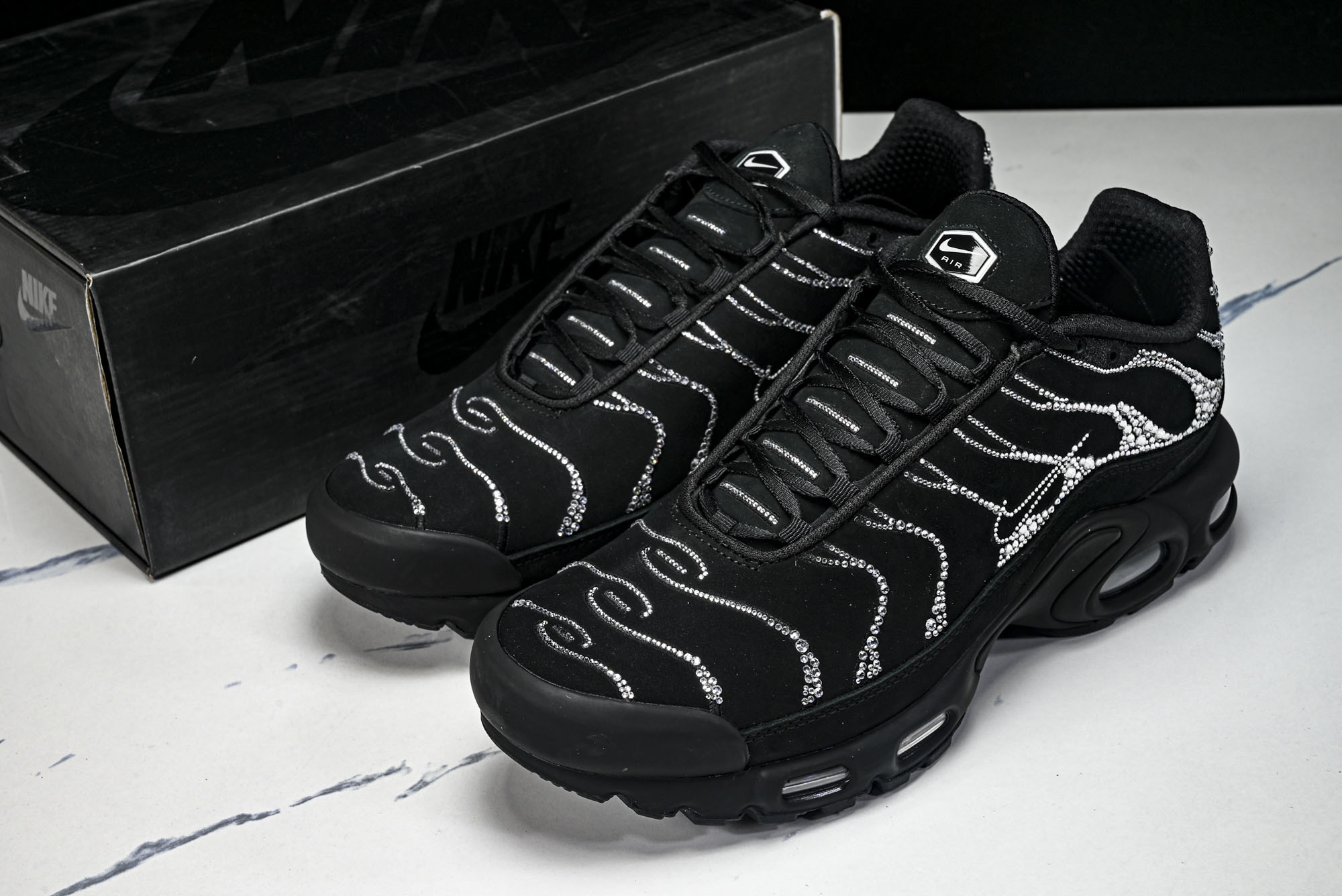 纯原外贸Swarovski x Nike Air Max Plus 施华洛世奇联名女款休闲运动鞋 FZ4237 001 纯原外贸Swarovski x Nike Air Max Plus 施华洛世奇联名女款休闲运动鞋 FZ4237 001