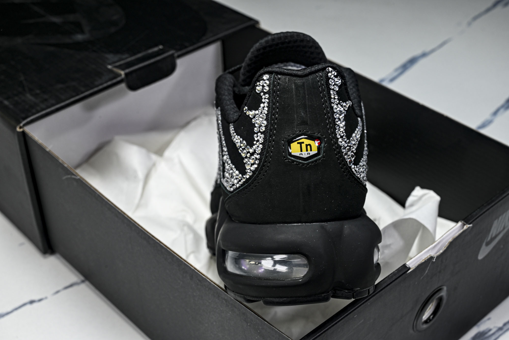 纯原外贸Swarovski x Nike Air Max Plus 施华洛世奇联名女款休闲运动鞋 FZ4237 001 纯原外贸Swarovski x Nike Air Max Plus 施华洛世奇联名女款休闲运动鞋 FZ4237 001