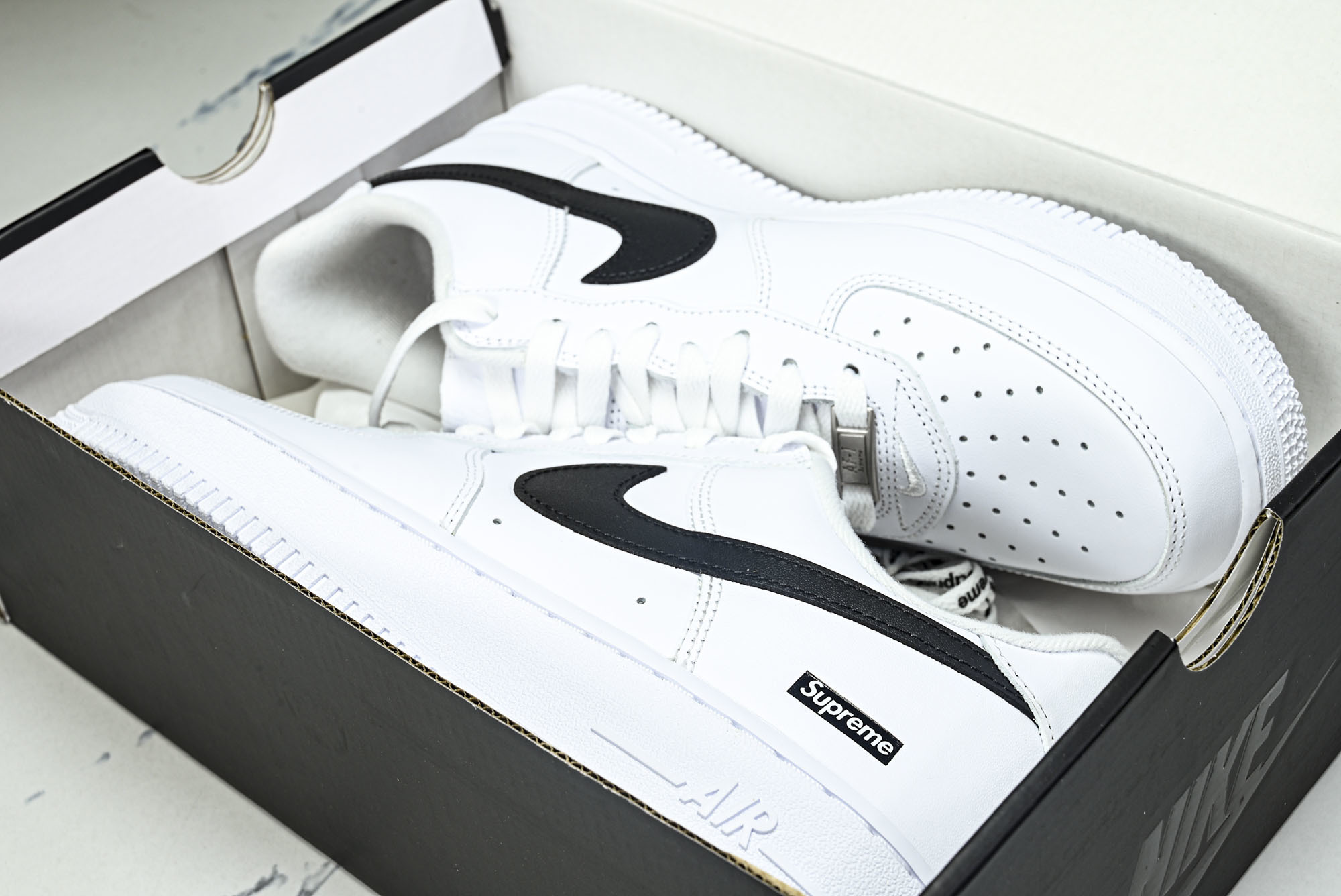 纯原外贸 Supreme x Nike Air Force 1'07 Low 联名款 空军一号低帮休闲板鞋 CU9225 纯原外贸 Supreme x Nike Air Force 1'07 Low 联名款 空军一号低帮休闲板鞋 CU9225