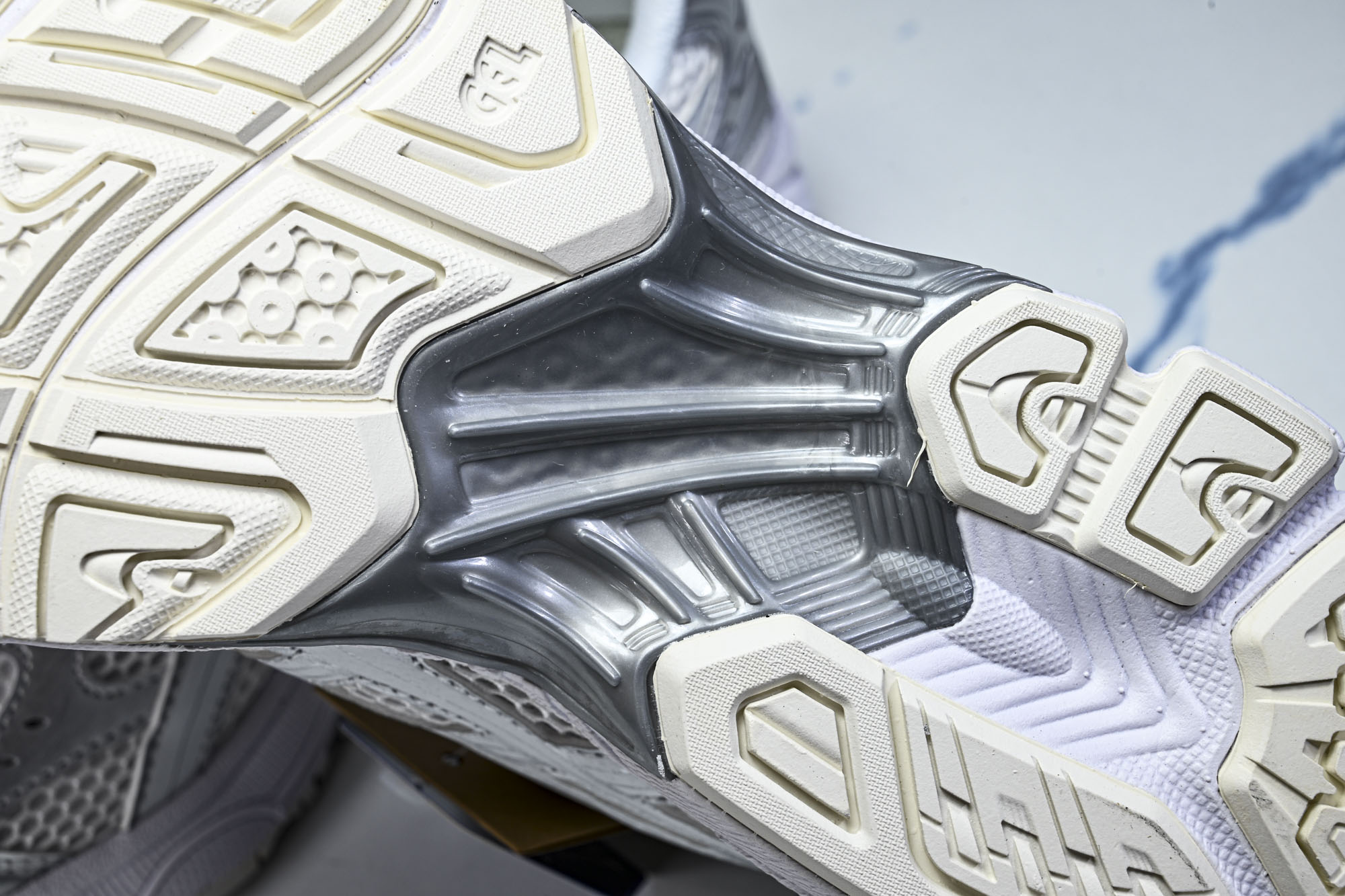 外贸平台 Asics Gel-Kayano 14 亚瑟士运动休闲透气专业跑鞋1201A457-100 #YZ002-2 外贸平台 Asics Gel-Kayano 14 亚瑟士运动休闲透气专业跑鞋1201A457-100 #YZ002-2