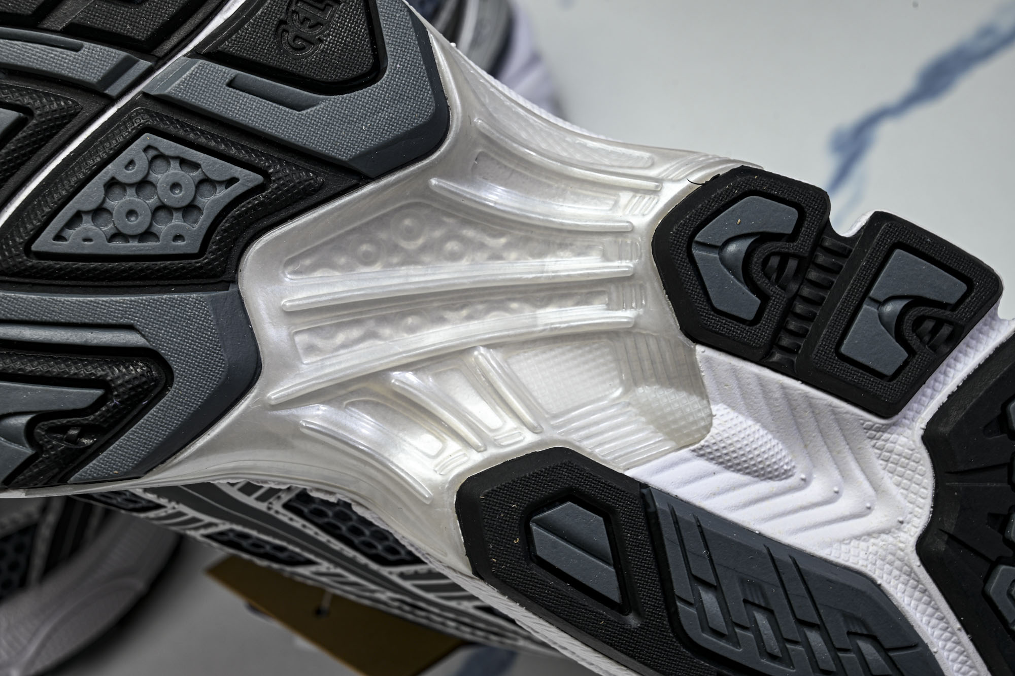 外贸平台 Asics Gel-Kayano 14 亚瑟士运动休闲透气专业跑鞋1203A537-020 #YZ002-2 外贸平台 Asics Gel-Kayano 14 亚瑟士运动休闲透气专业跑鞋1203A537-020 #YZ002-2