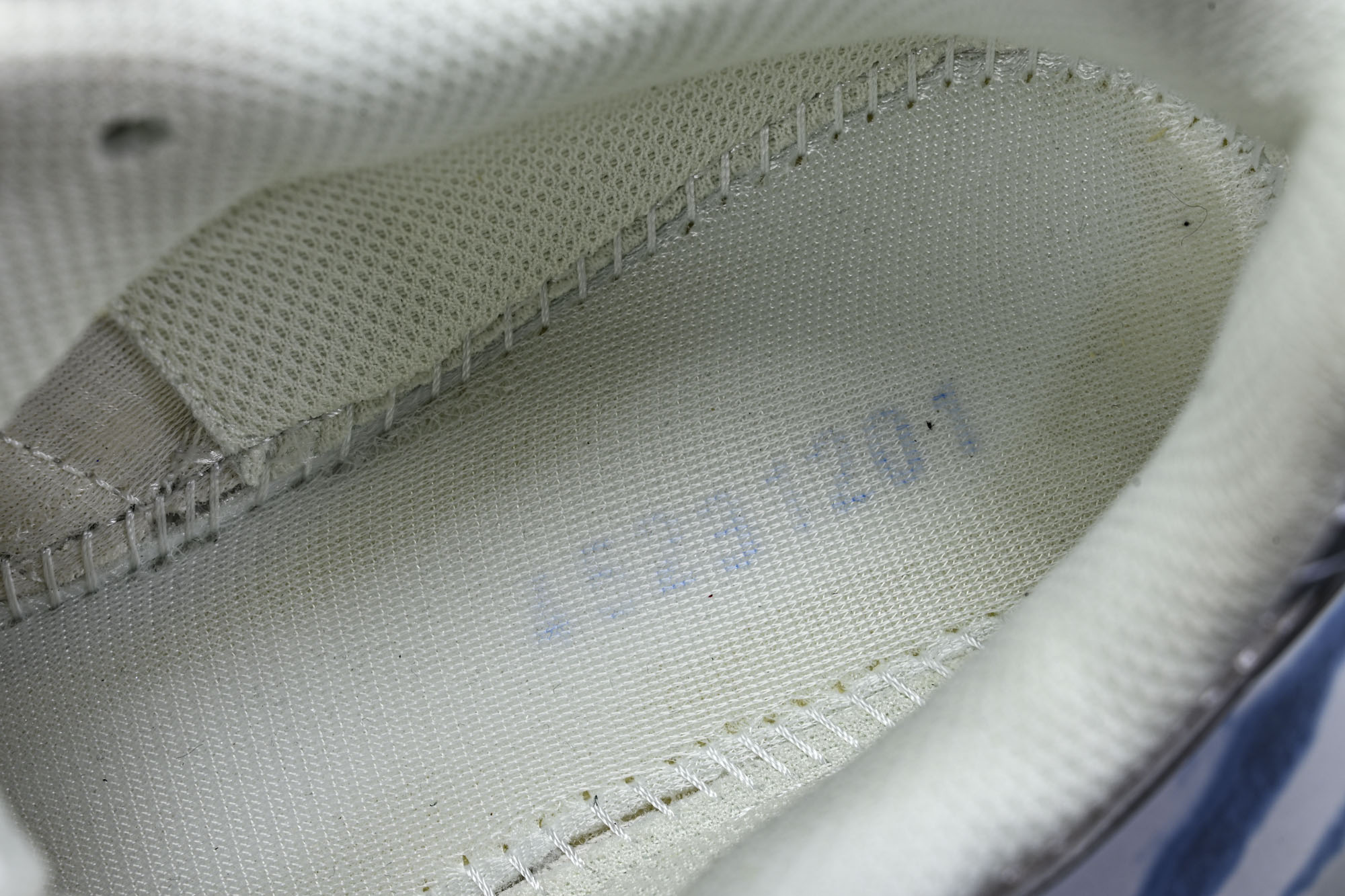 外贸平台 Asics Gel-Kayano 14 亚瑟士运动休闲透气专业跑鞋1203A566-100 #YZ002-2 外贸平台 Asics Gel-Kayano 14 亚瑟士运动休闲透气专业跑鞋1203A566-100 #YZ002-2