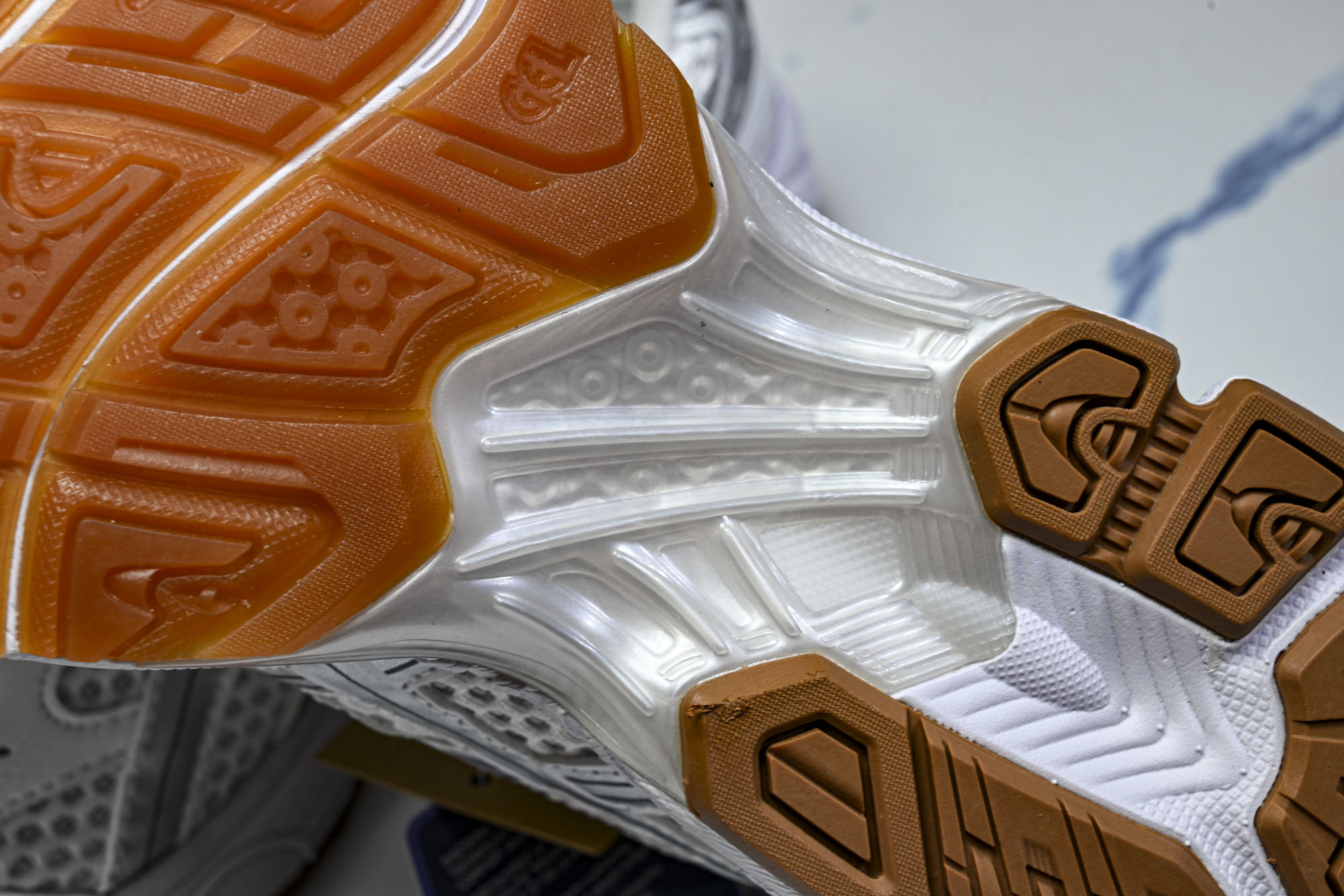外贸平台 Asics Gel-Kayano 14 亚瑟士运动休闲透气专业跑鞋1203A727-100 #YZ002-2 外贸平台 Asics Gel-Kayano 14 亚瑟士运动休闲透气专业跑鞋1203A727-100 #YZ002-2