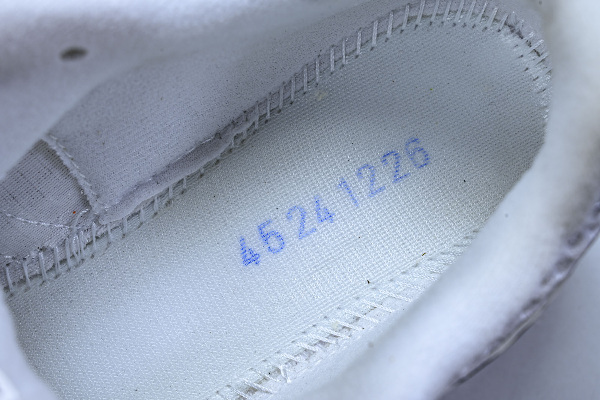 外贸平台 Asics Gel-Kayano 14 亚瑟士运动休闲透气专业跑鞋1203A727-100 #YZ002-2 外贸平台 Asics Gel-Kayano 14 亚瑟士运动休闲透气专业跑鞋1203A727-100 #YZ002-2