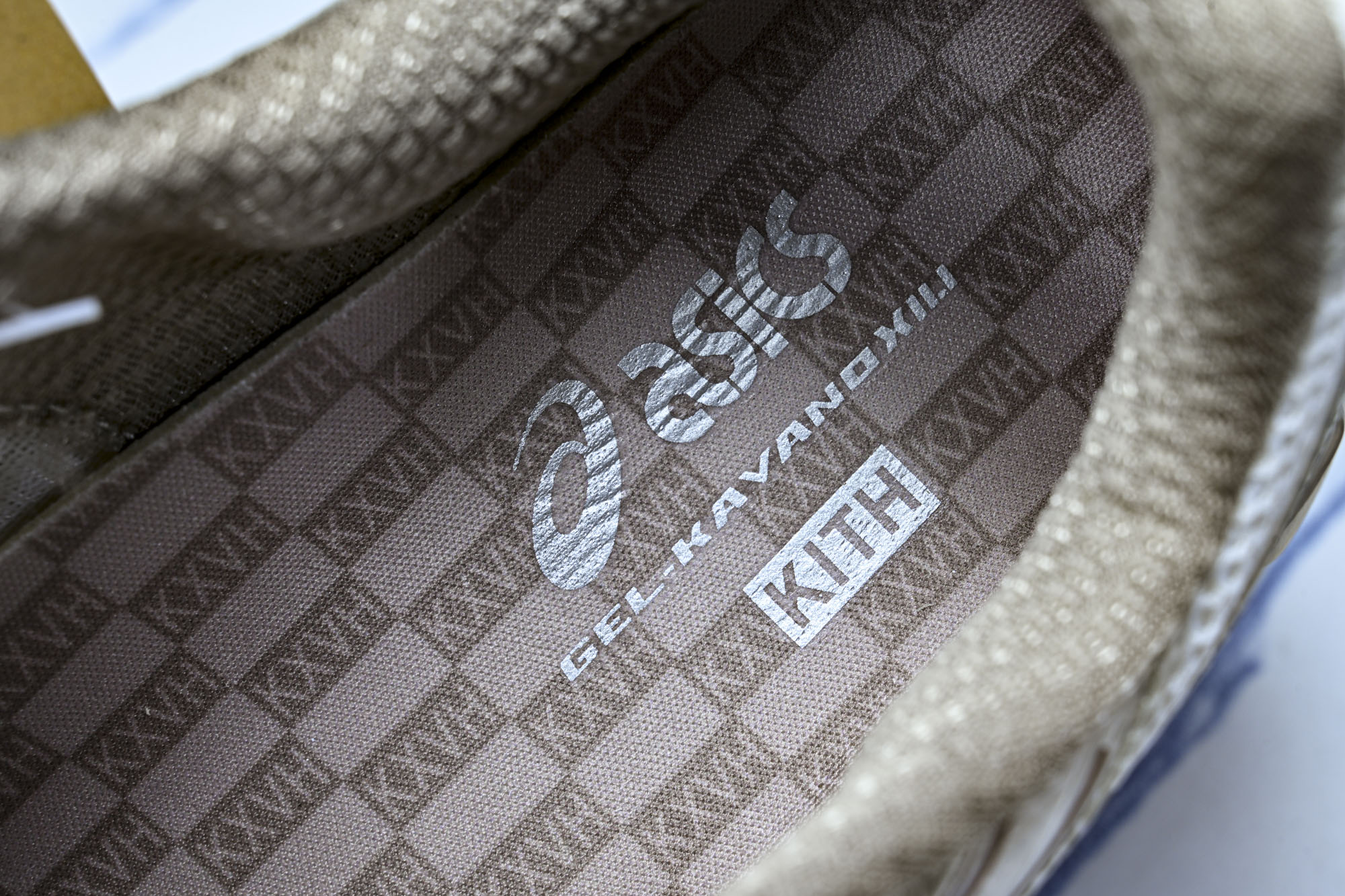 外贸平台 Asics Gel-Kayano 14 亚瑟士运动休闲透气专业跑鞋1203B144-100 #YZ002-2 外贸平台 Asics Gel-Kayano 14 亚瑟士运动休闲透气专业跑鞋1203B144-100 #YZ002-2