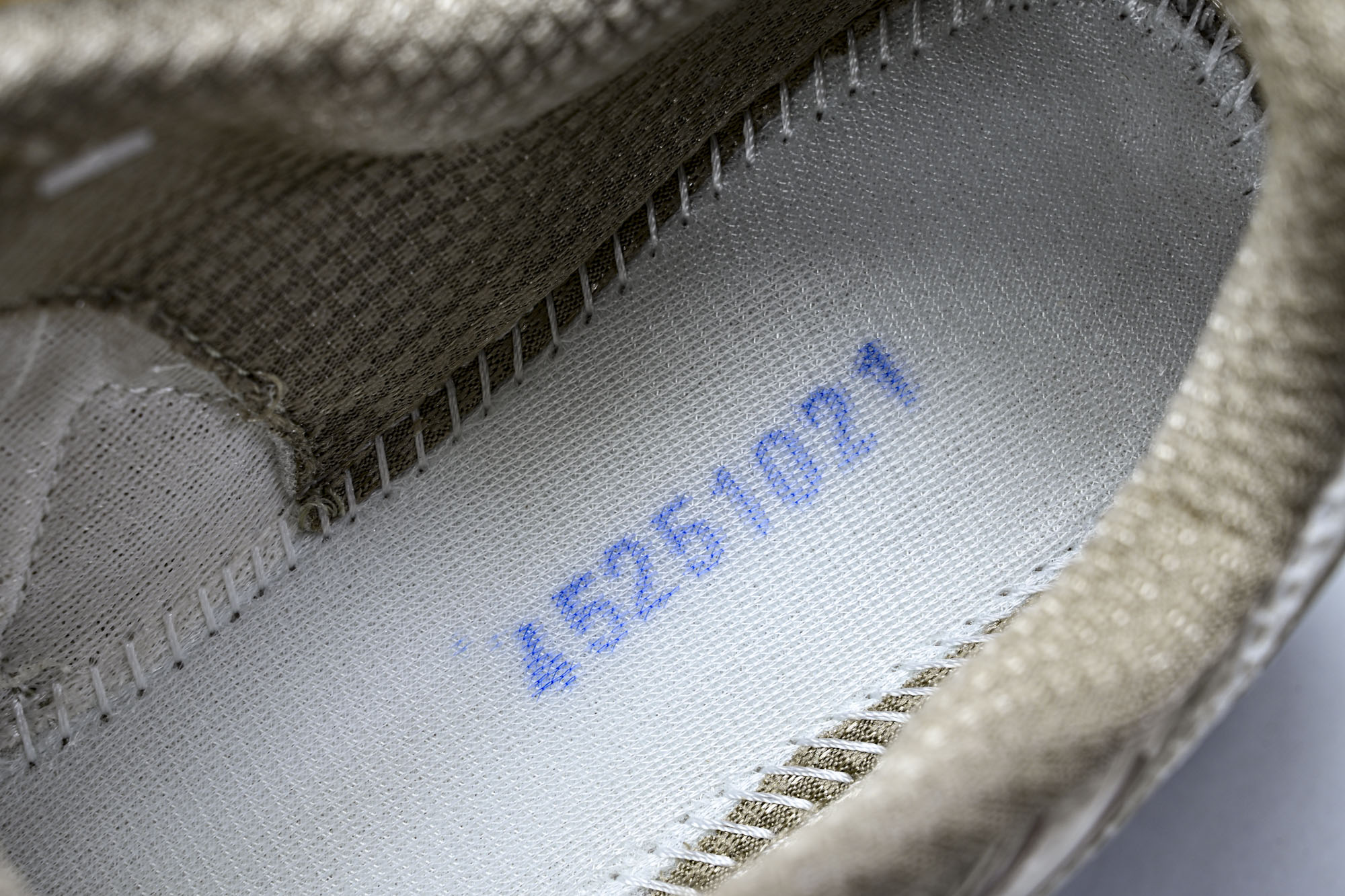 外贸平台 Asics Gel-Kayano 14 亚瑟士运动休闲透气专业跑鞋1203B144-100 #YZ002-2 外贸平台 Asics Gel-Kayano 14 亚瑟士运动休闲透气专业跑鞋1203B144-100 #YZ002-2