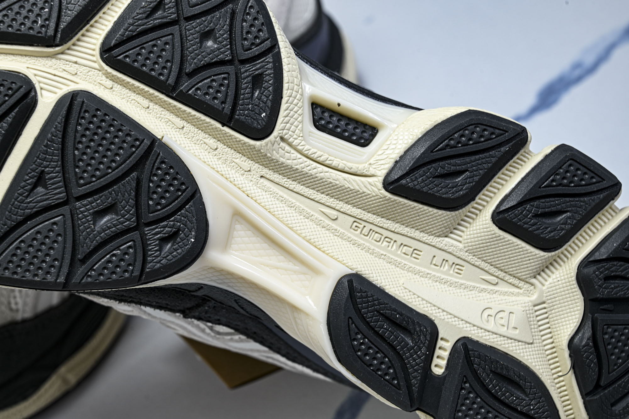 ASICS Gel-NYC White Smoke Grey 烟灰白 1203A383-111 #YZ002-2 纯原 ASICS Gel-NYC White Smoke Grey 烟灰白 1203A383-111 #YZ002-2 纯原
